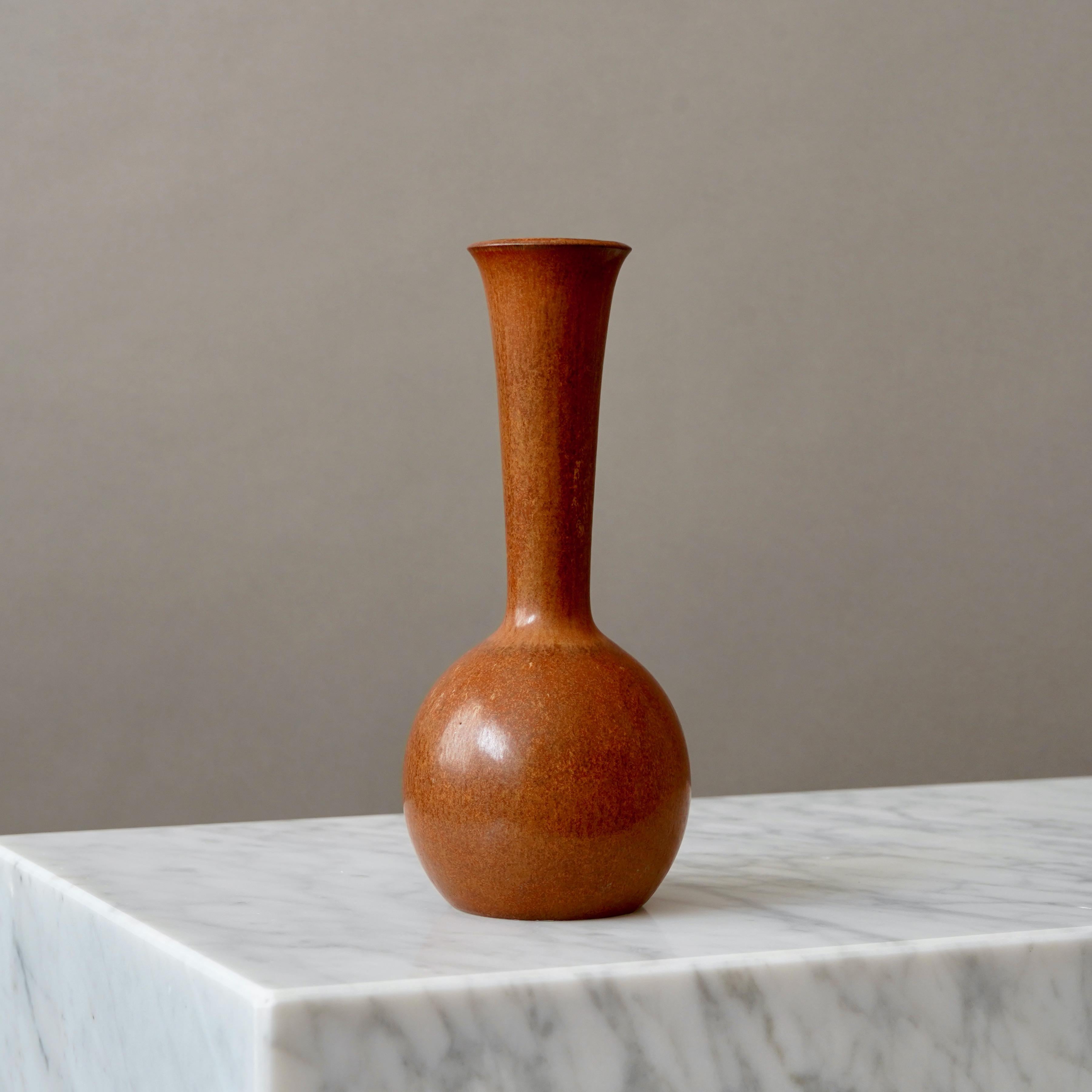 Ceramica Vaso in gres marrone di Gunnar Nylund per Rorstrand, Svezia, anni '1940 in vendita