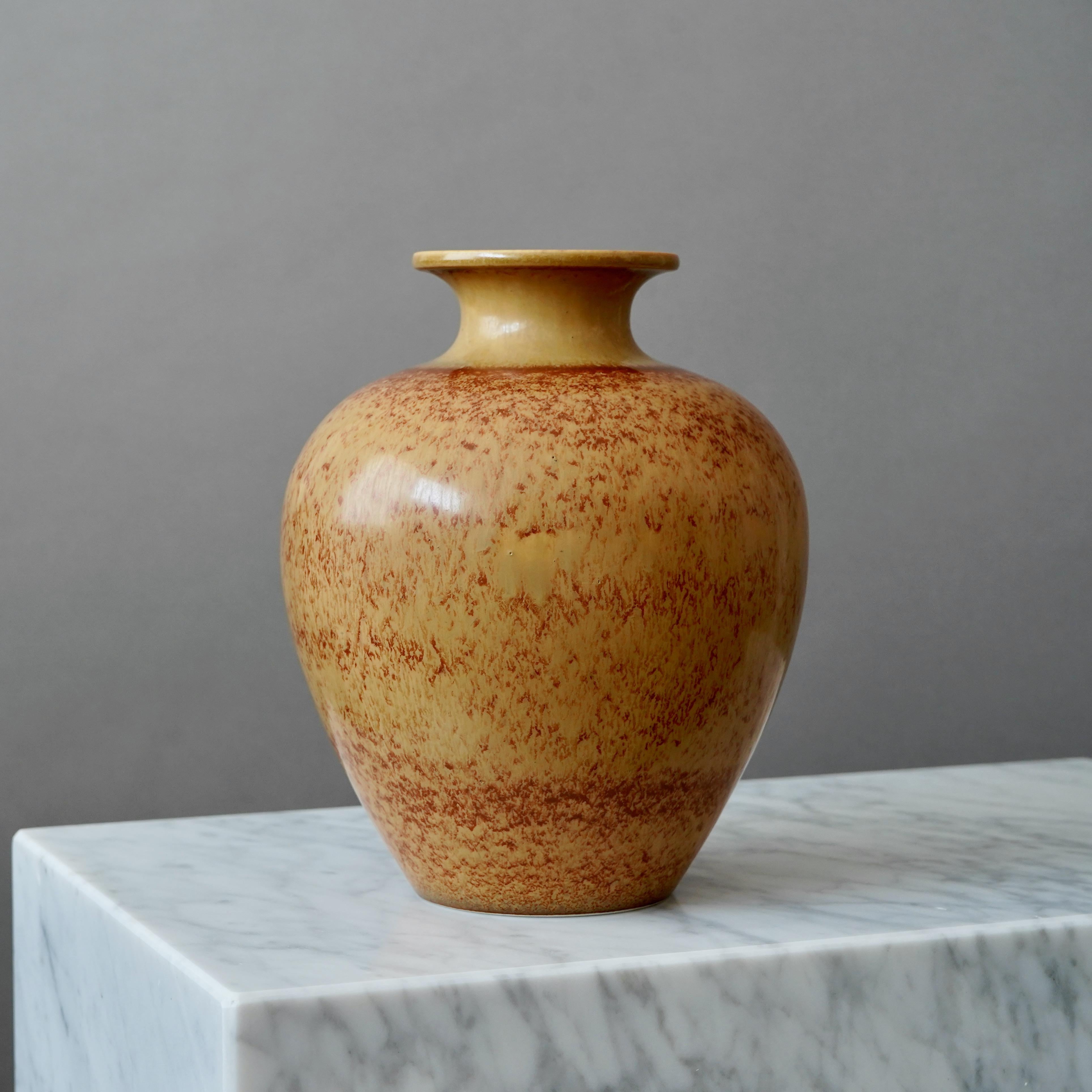 Vaso in gres marrone di Gunnar Nylund per Rorstrand, Svezia, anni '1940 in vendita 1