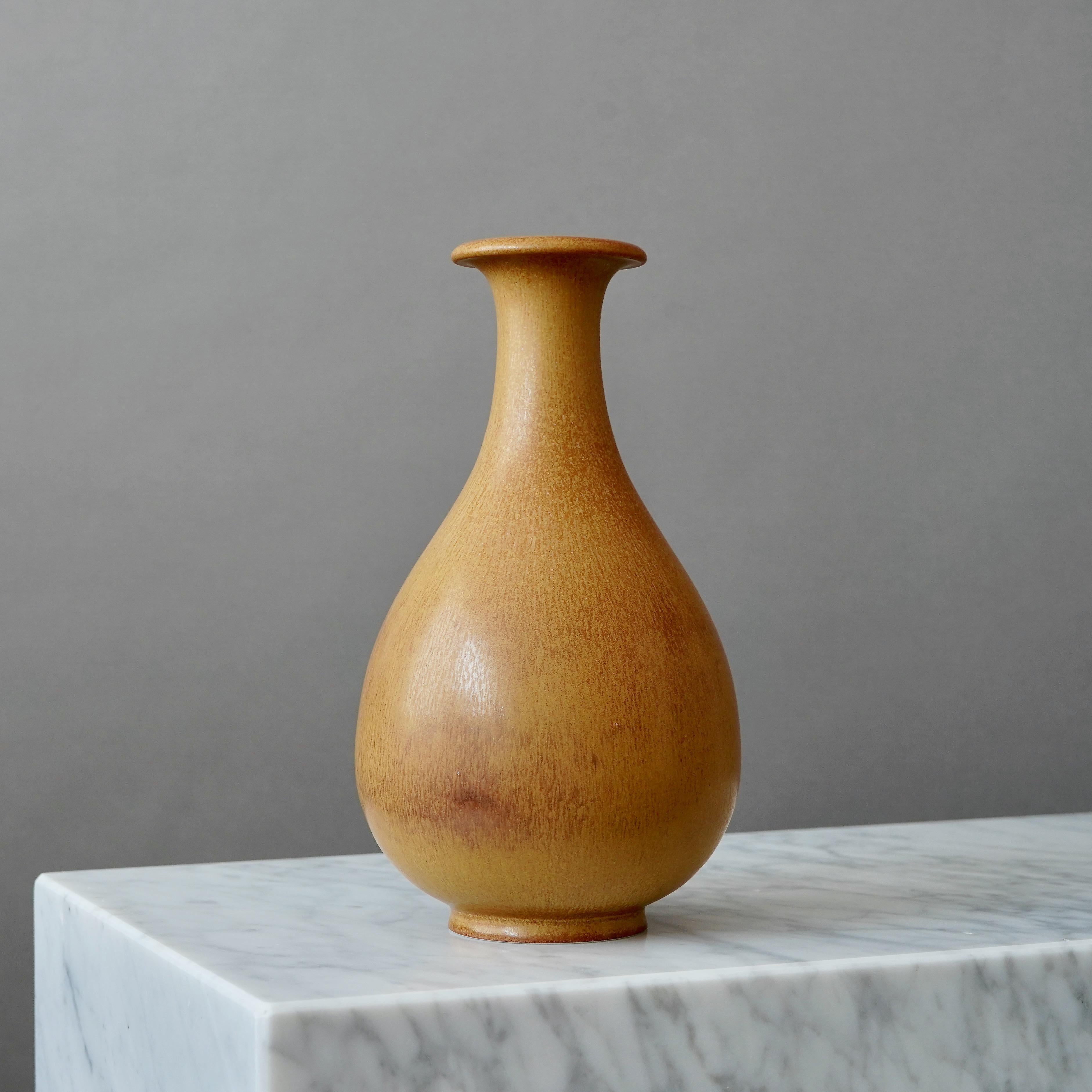 Vaso in gres marrone di Gunnar Nylund per Rorstrand, Svezia, anni '1940 in vendita 1