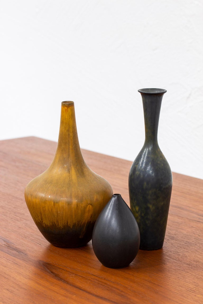 Brown stoneware vase by Gunnar Nylund, Rörstrand, 1950s In Good Condition For Sale In Hägersten, SE