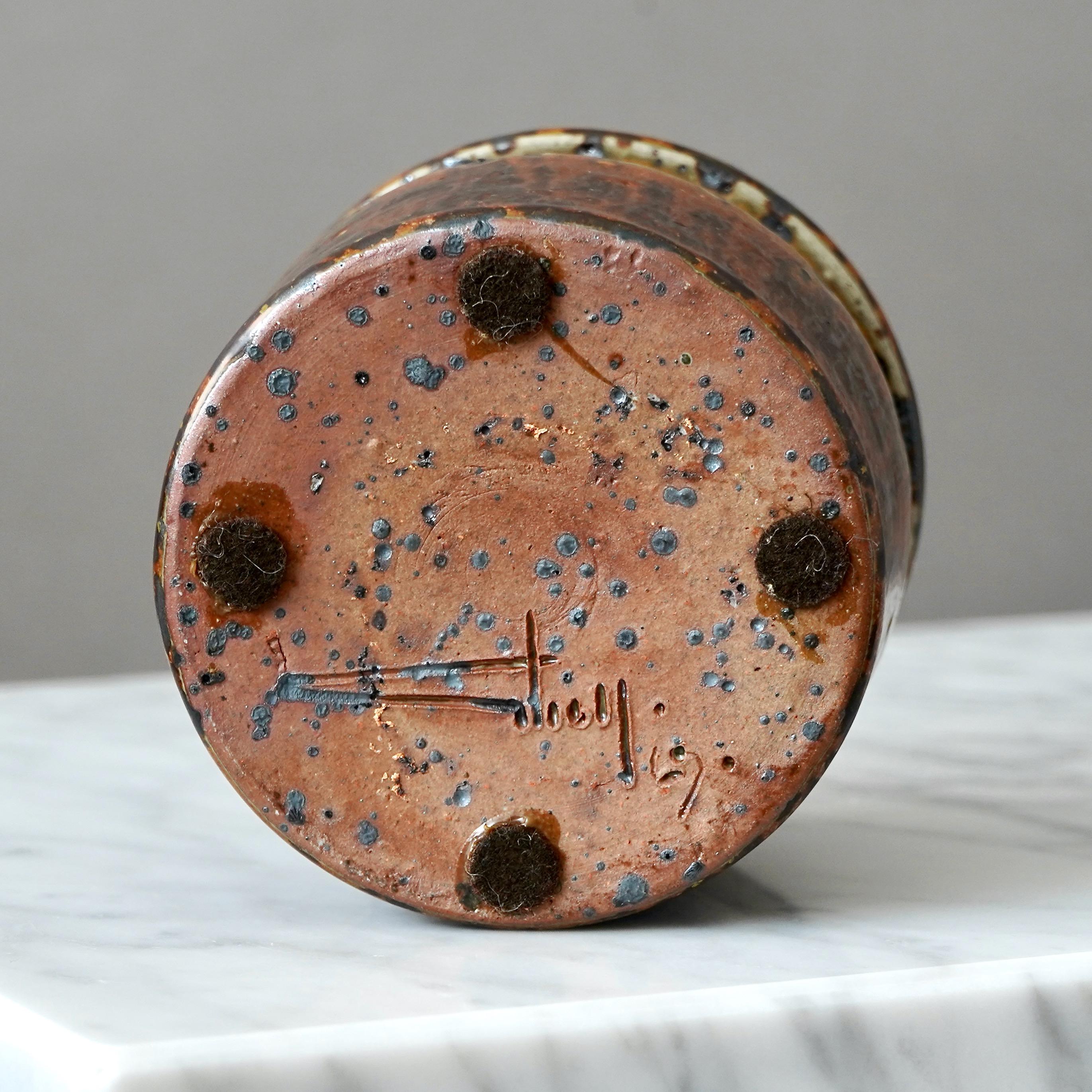 Ceramica Vaso in gres marrone del ceramista svedese Claes Thell, 1969 in vendita