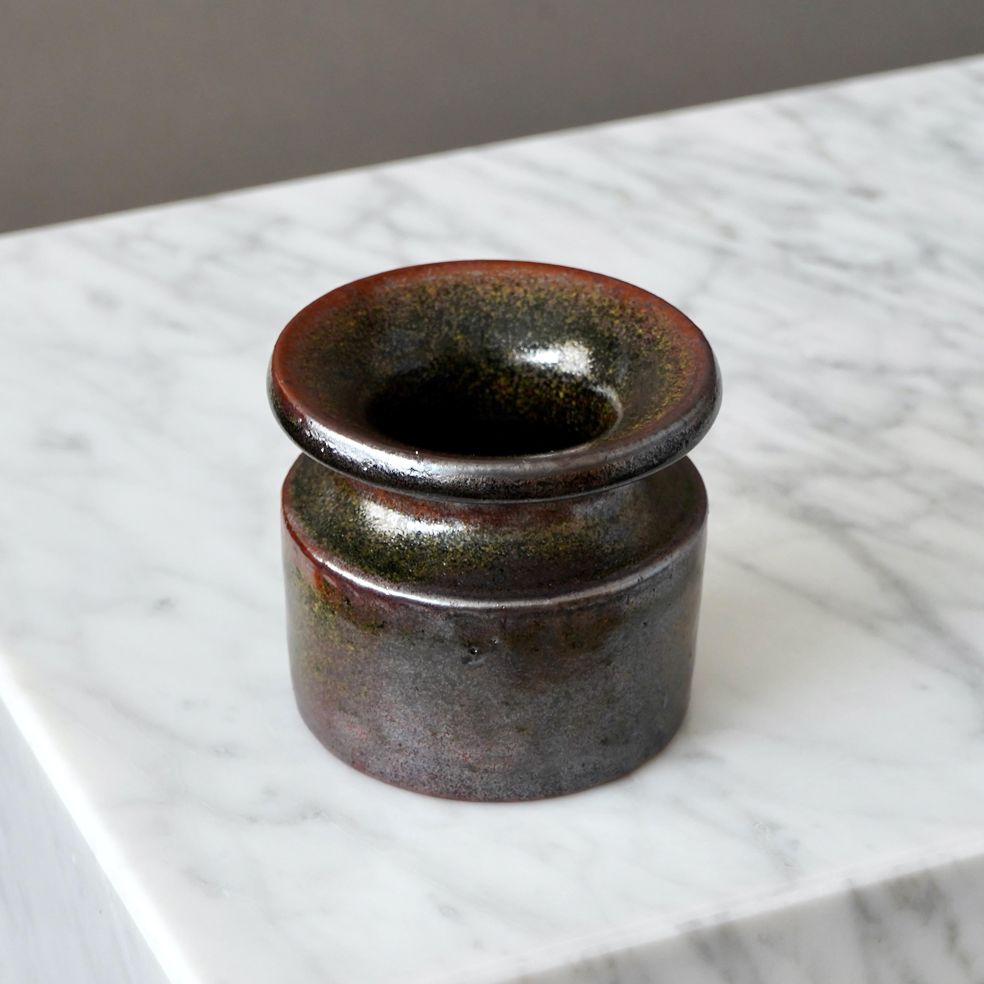 Scandinavo moderno Vaso in gres marrone del ceramista svedese Claes Thell, 1970 in vendita