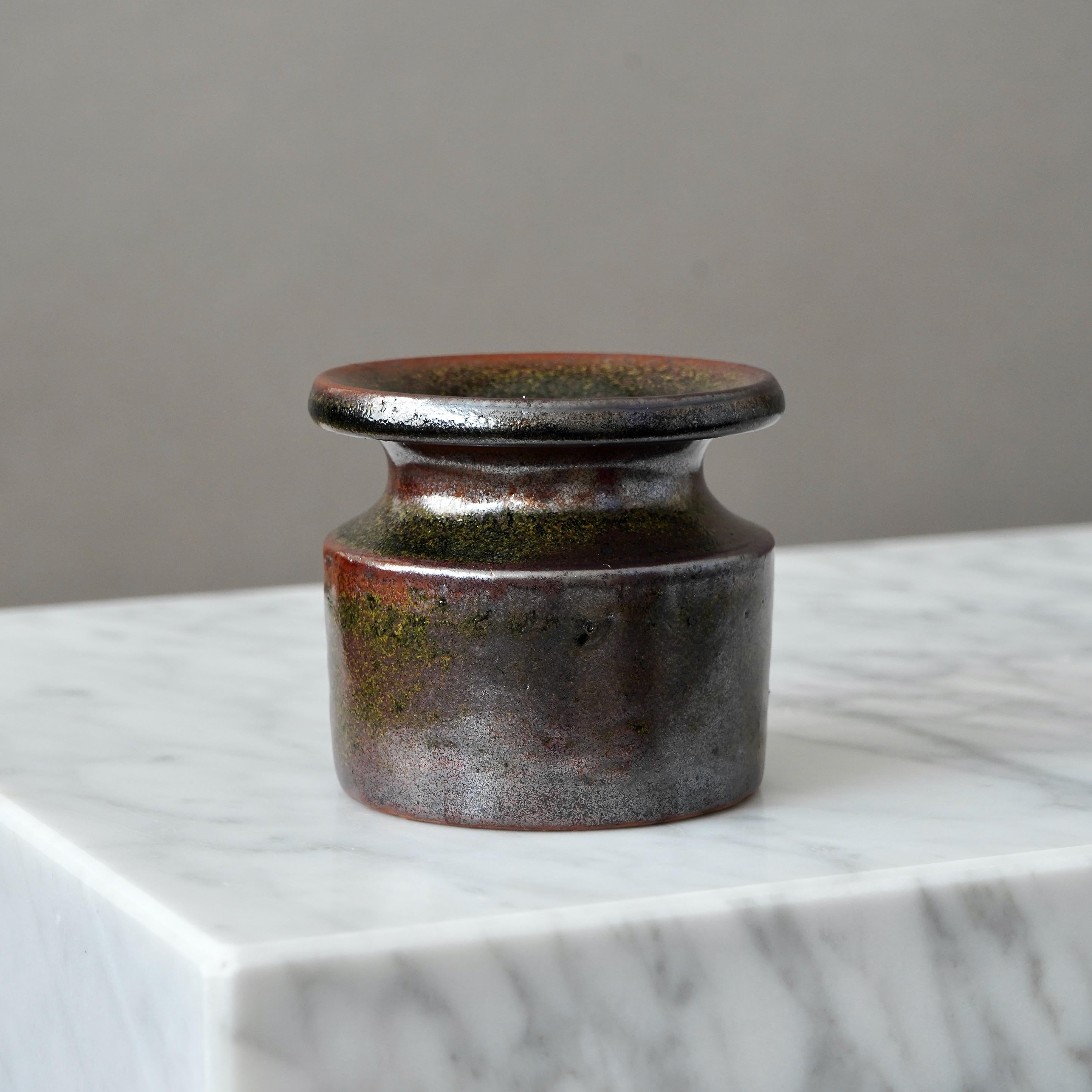 XX secolo Vaso in gres marrone del ceramista svedese Claes Thell, 1970 in vendita