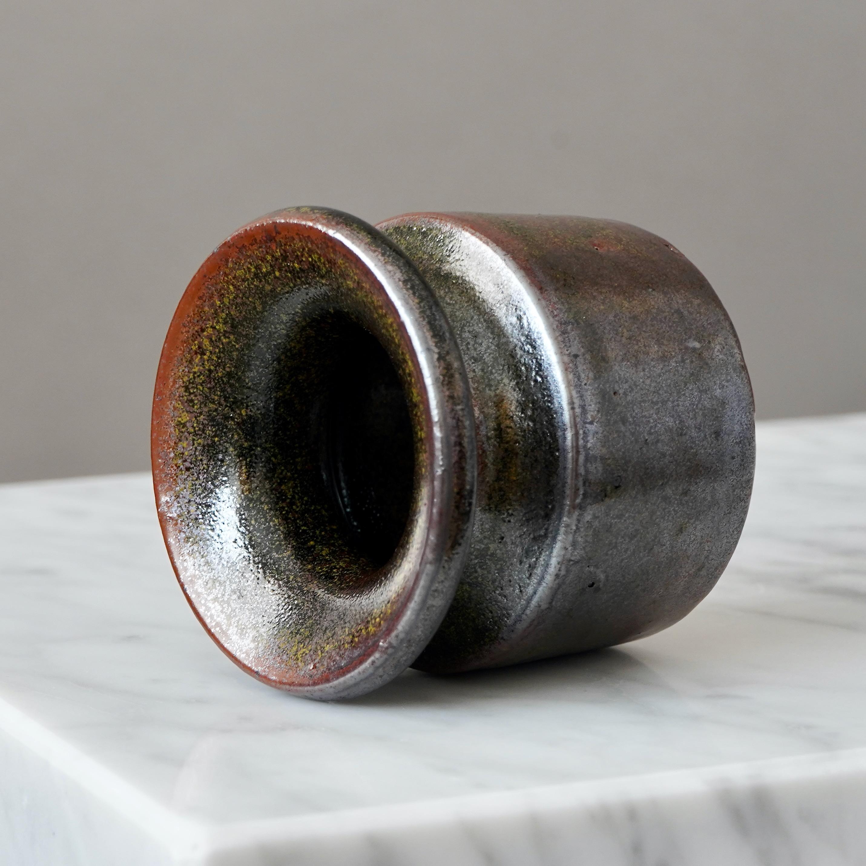 Ceramica Vaso in gres marrone del ceramista svedese Claes Thell, 1970 in vendita