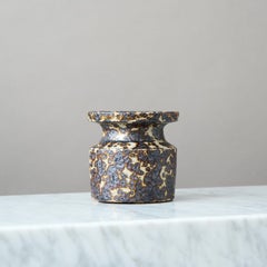 Vaso in gres marrone del ceramista svedese Claes Thell, 1977