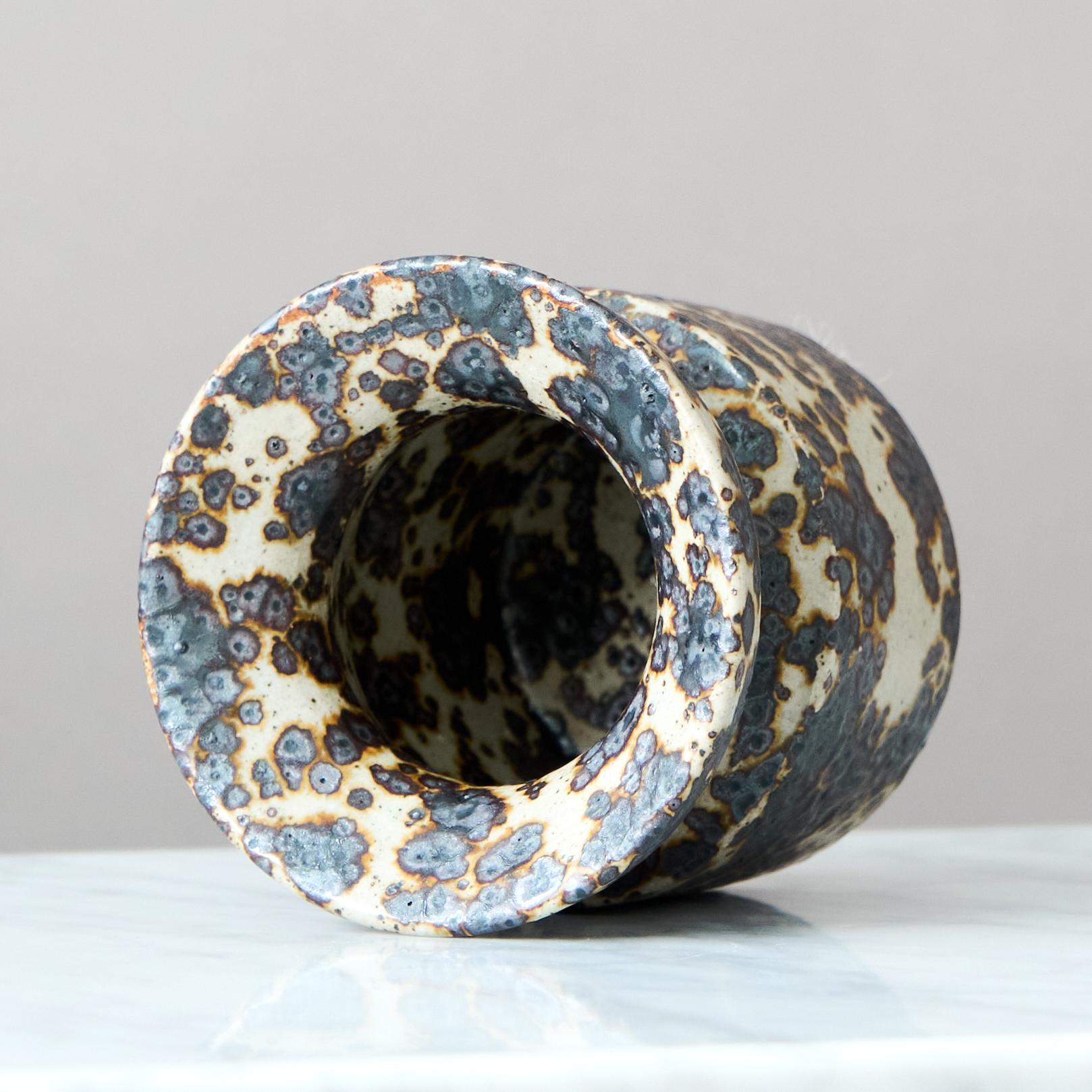 Glazed Brown Stoneware Vase by Swedish Ceramist Claes Thell, 1977 For Sale