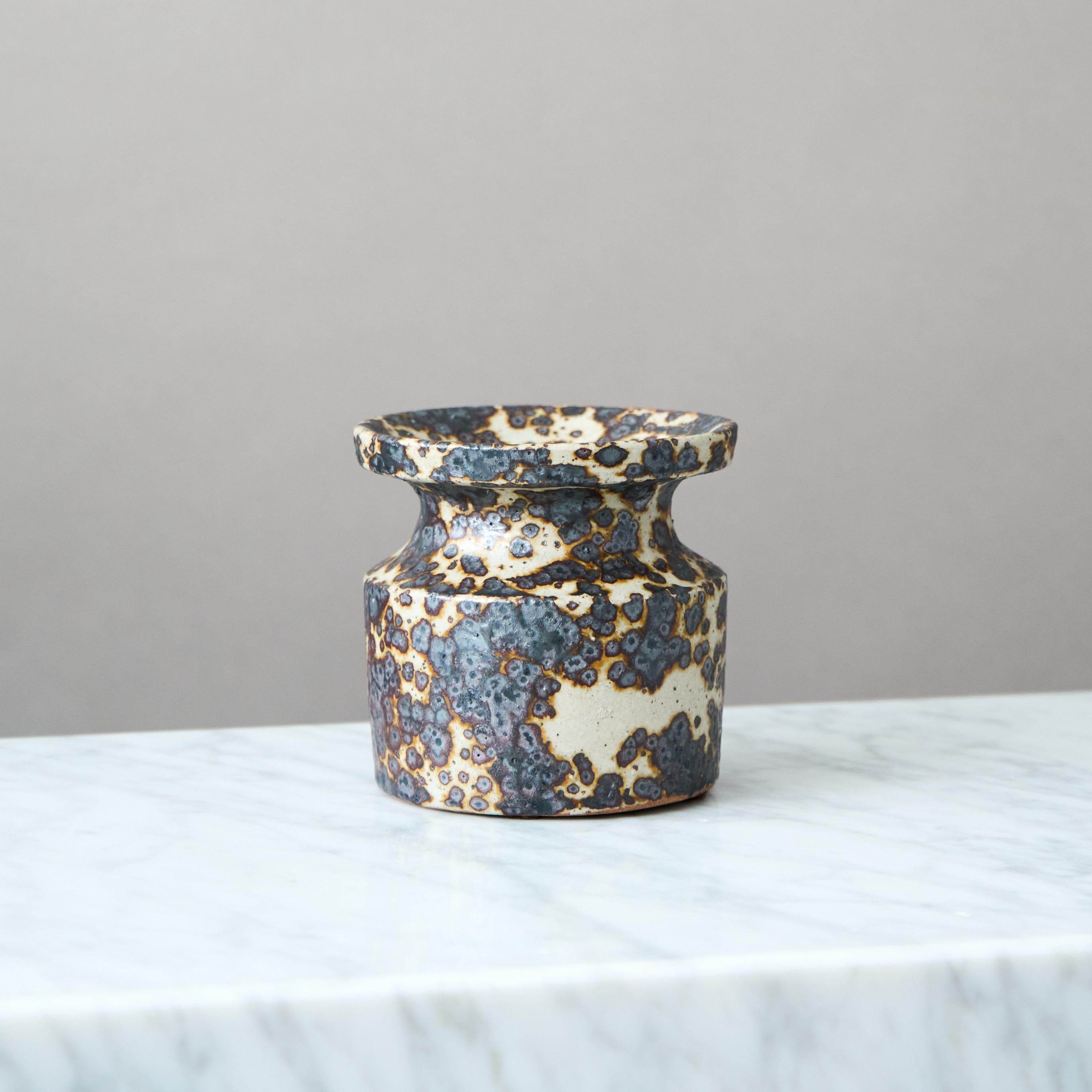 Ceramic Brown Stoneware Vase by Swedish Ceramist Claes Thell, 1977 For Sale