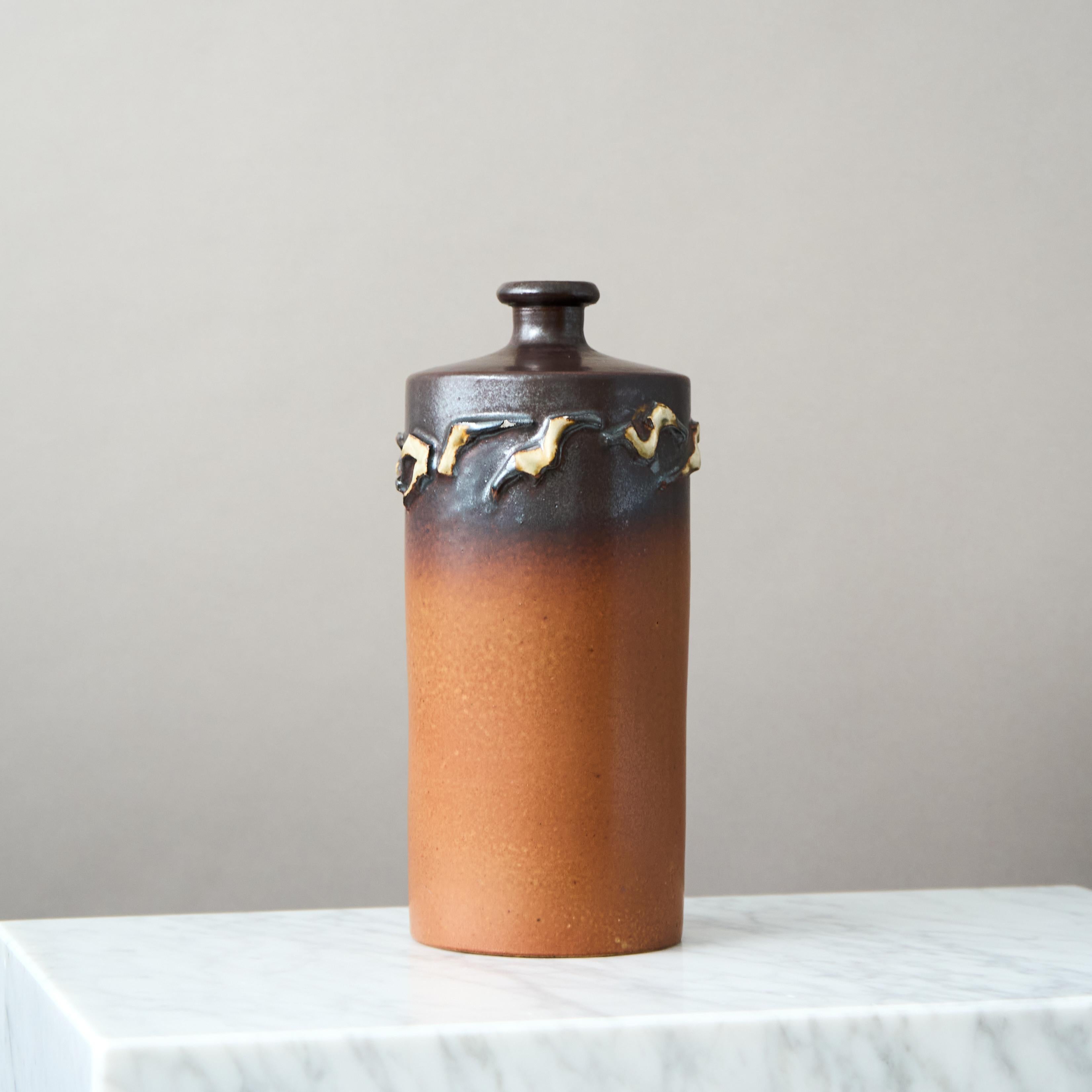 Scandinavian Modern Brown Stoneware Vase by Swedish Ceramist Claes Thell, 1983 For Sale