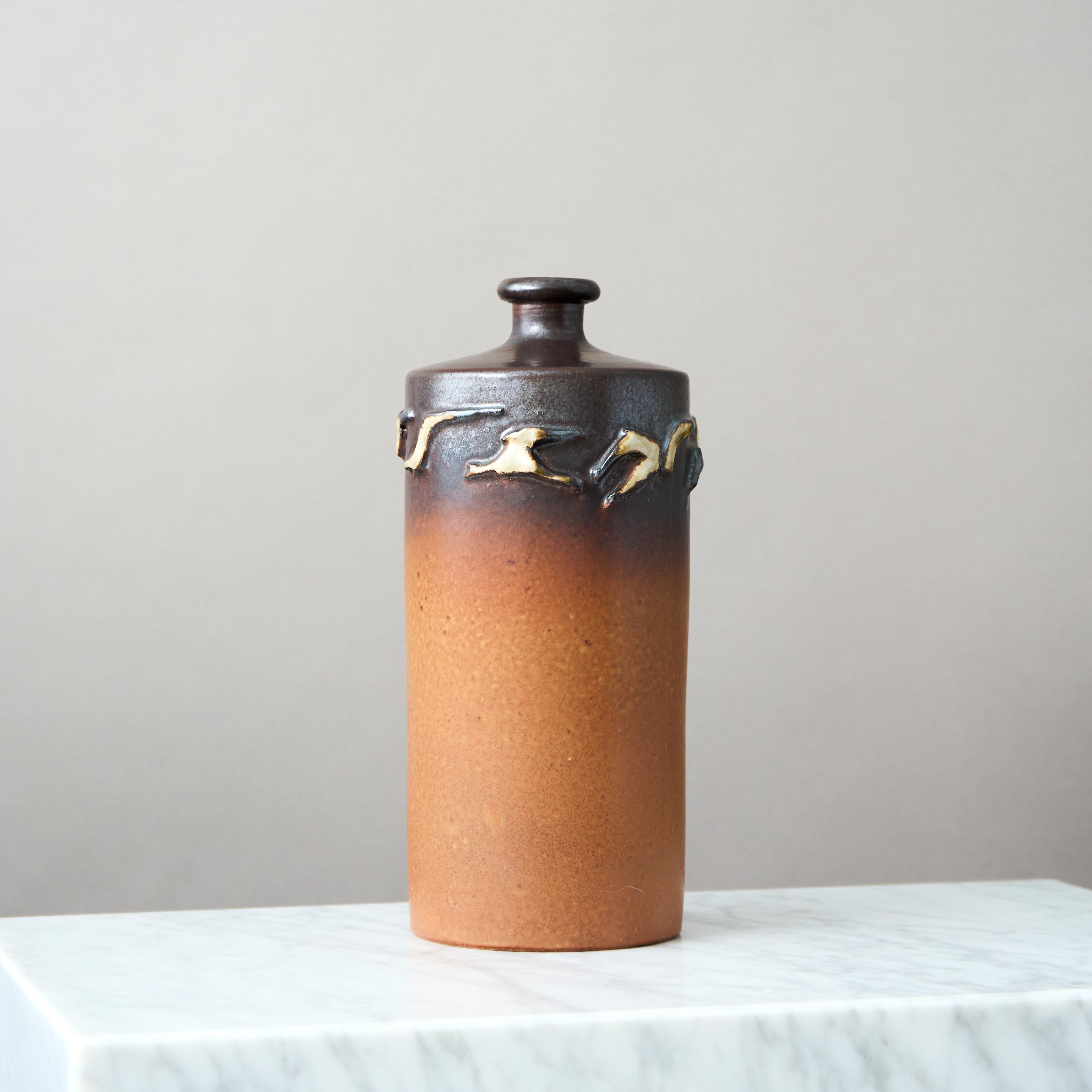 Brown Stoneware Vase by Swedish Ceramist Claes Thell, 1983 In Fair Condition For Sale In Malmö, SE