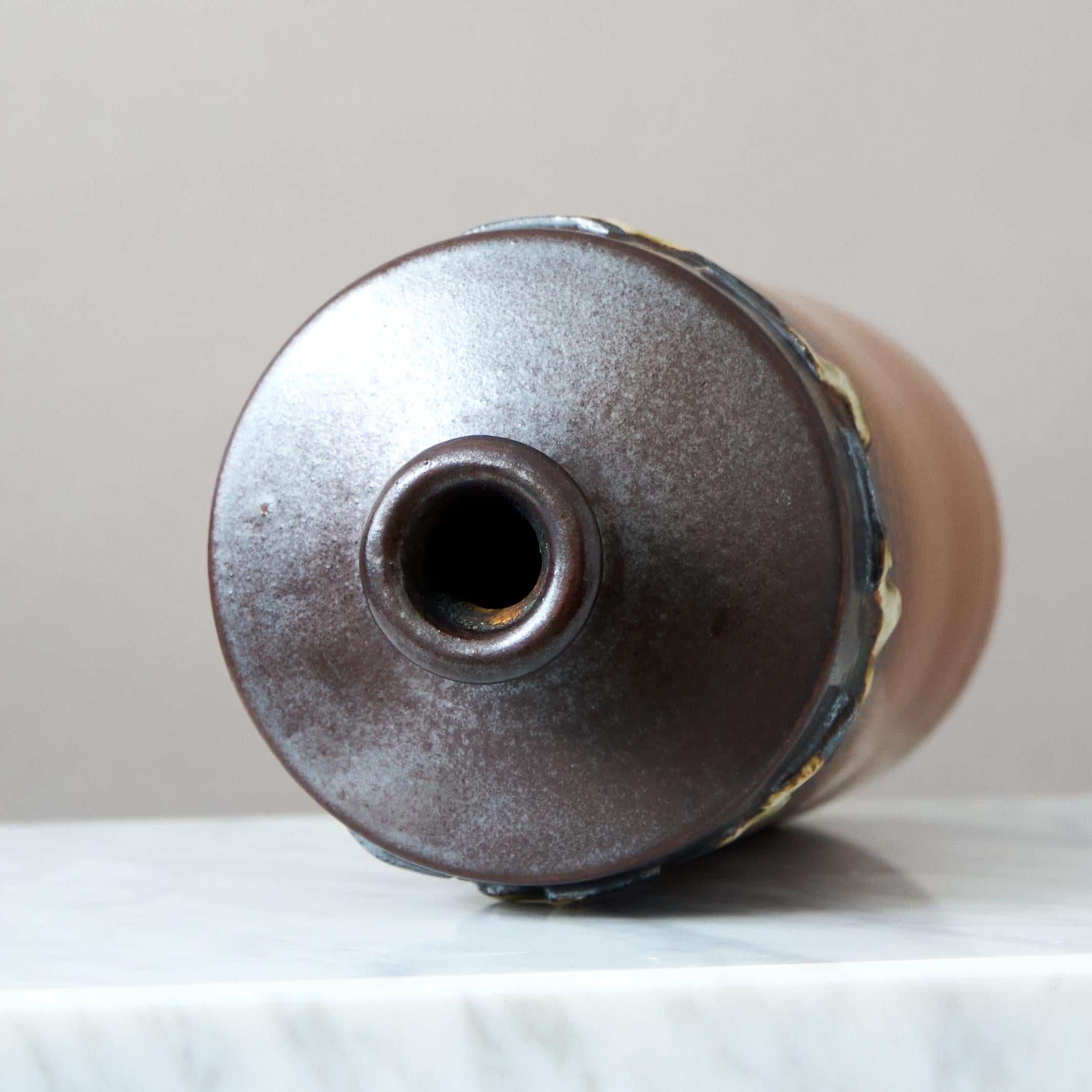 Brown Stoneware Vase by Swedish Ceramist Claes Thell, 1983 For Sale 2