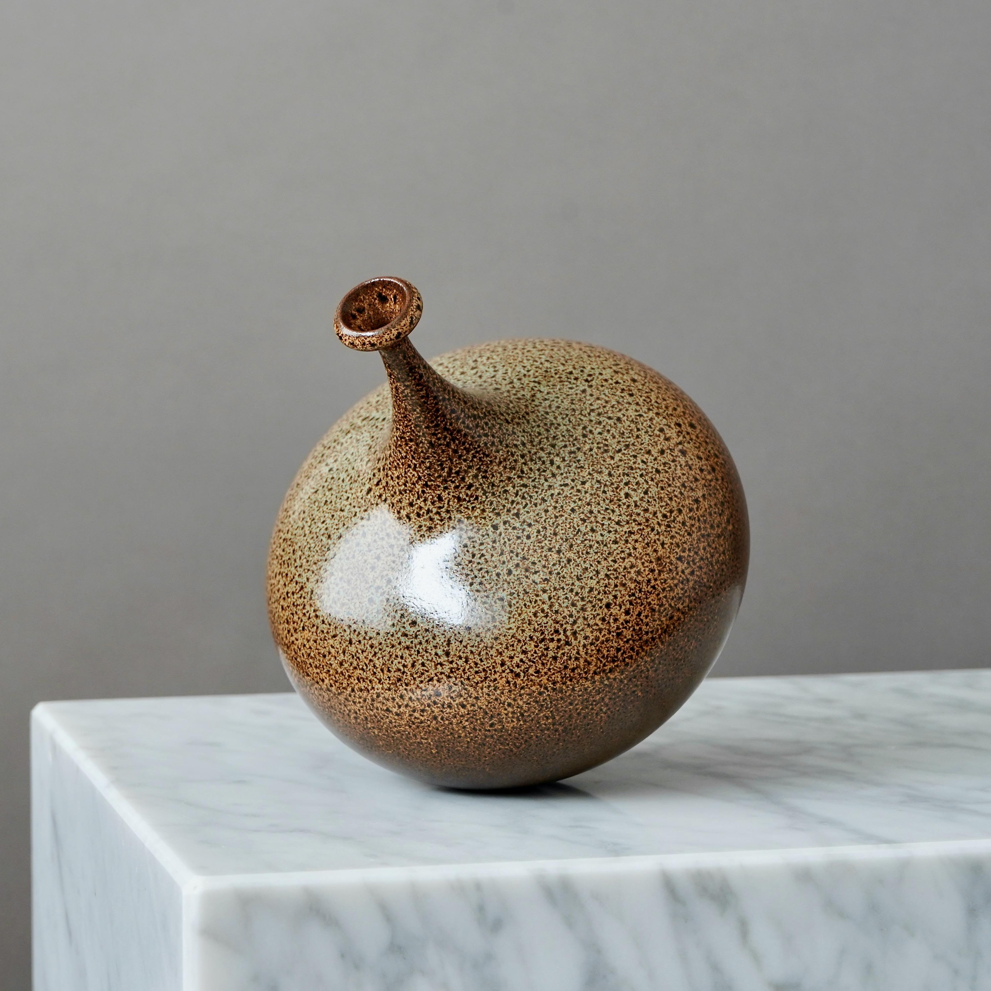 Svedese Vaso in gres marrone di Yngve Blixt, Höganäs, Svezia, 1974 in vendita