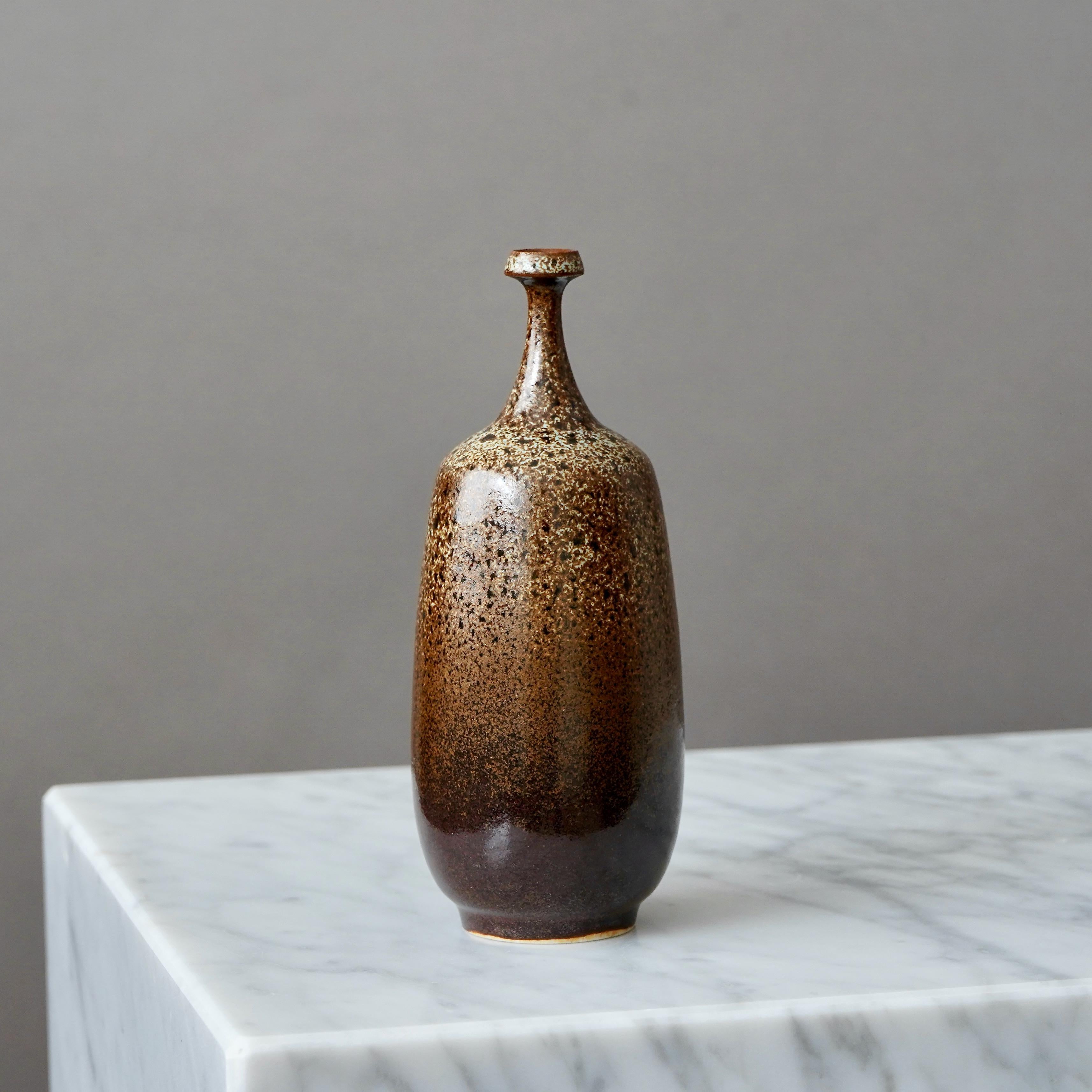 20ième siècle Vase en grès Brown par Yngve Blixt, Höganäs, Suède, 1974 en vente