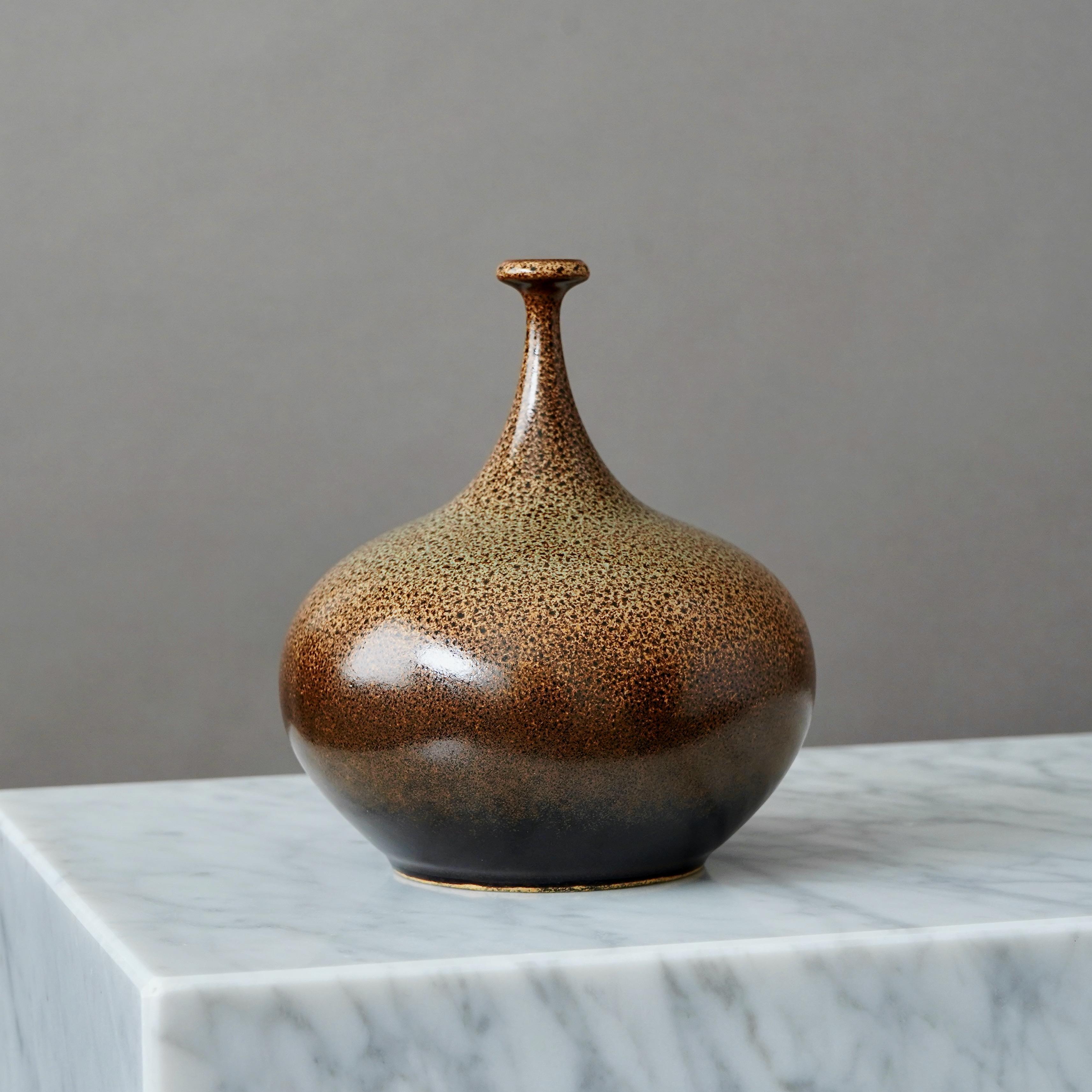 Ceramica Vaso in gres marrone di Yngve Blixt, Höganäs, Svezia, 1974 in vendita