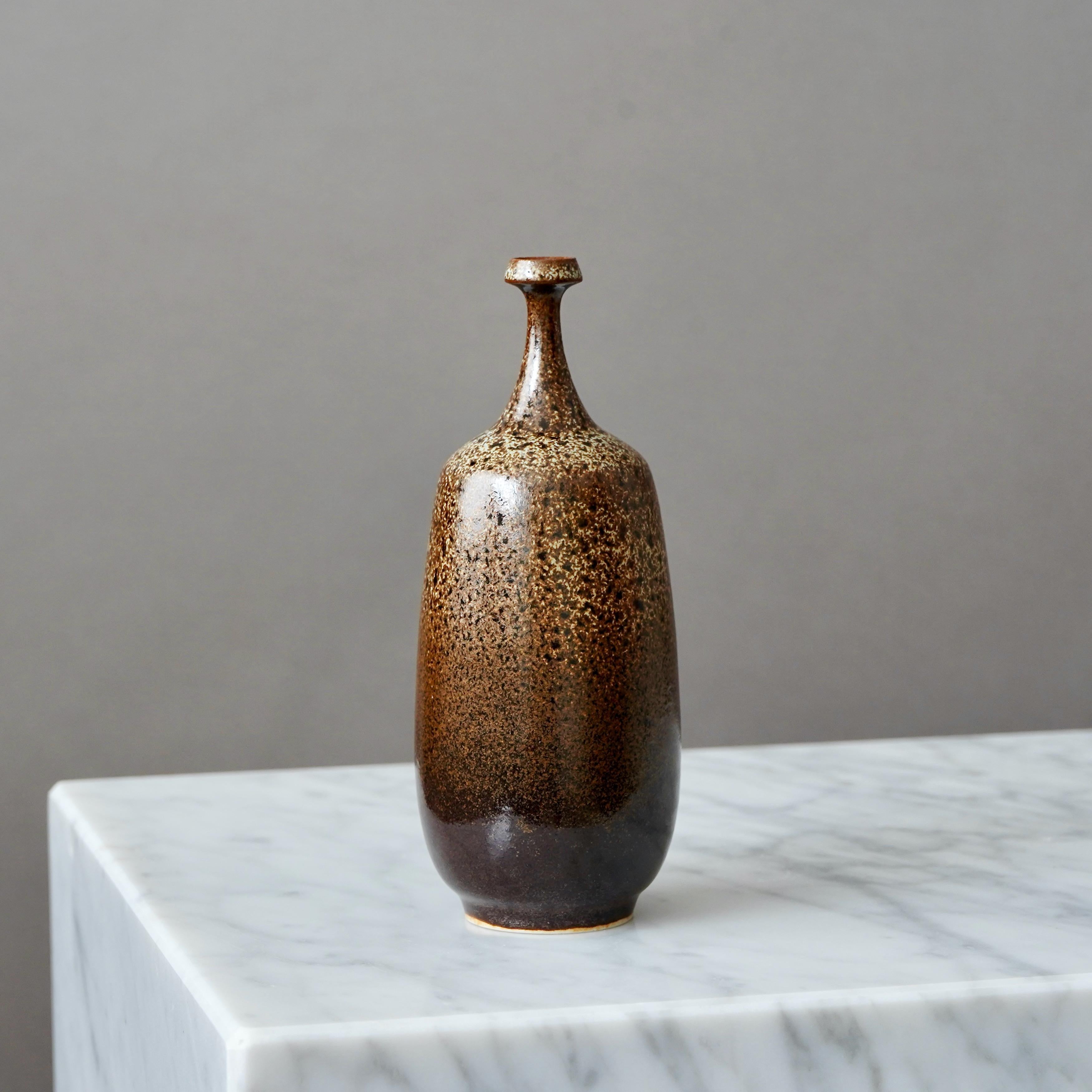 Céramique Vase en grès Brown par Yngve Blixt, Höganäs, Suède, 1974 en vente