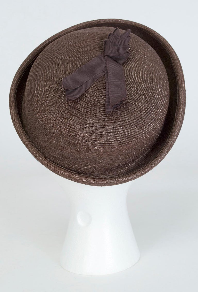 Gray Brown Straw Petite Breton Seaside Hat with Upturned Brim and Bow – S, 1940s For Sale