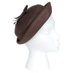 Brown Straw Petite Breton Seaside Hat with Upturned Brim and Bow – S, 1940s