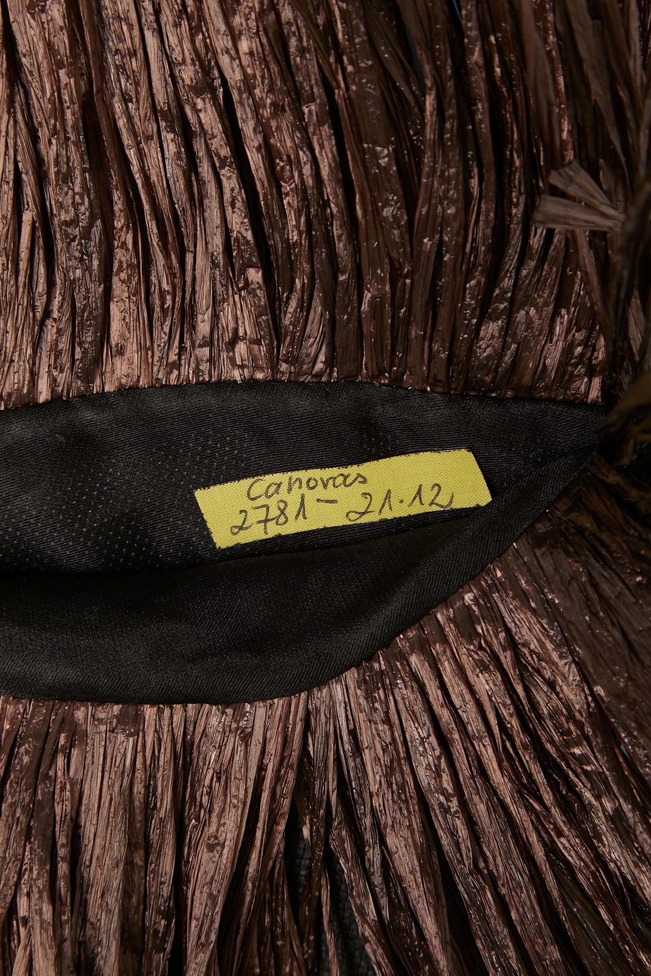 Brown stretch silk and raffia fringes edge gloves. Silk lining on the back of the black side. No brand tag.
Lenght= 62 cm 