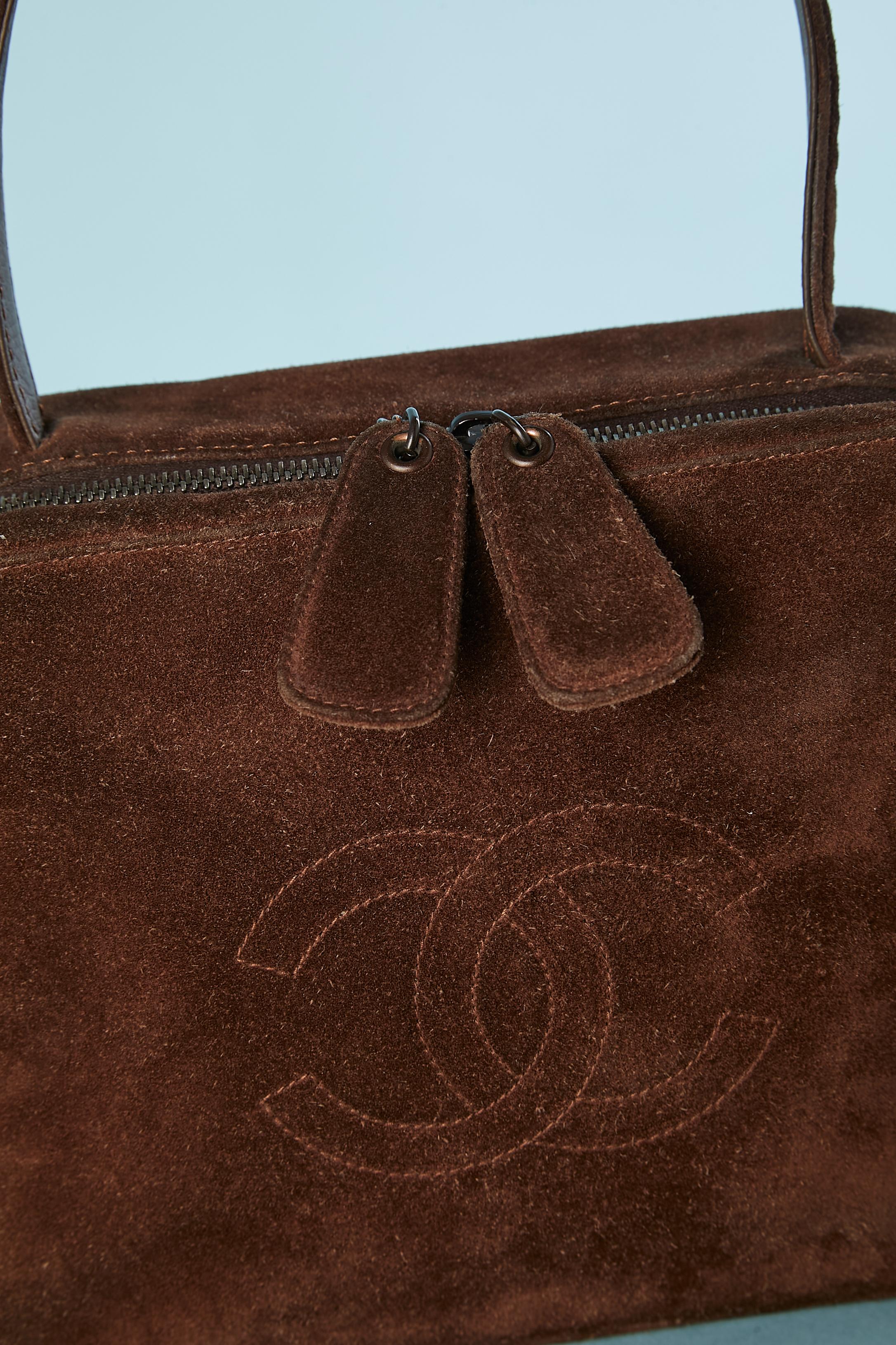 Brown sued bag with zip and top-stitched. Leather lining. One inside pocket with zip. 
No number inside.
SIZE 24 cm X 18 cm X 9 cm
