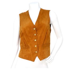 Gilet in camoscio marrone e seta con motivo di cavalli e fiori stampati