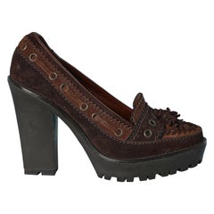 Mocassino con tacco in camoscio marrone con plateau Yves Saint Laurent