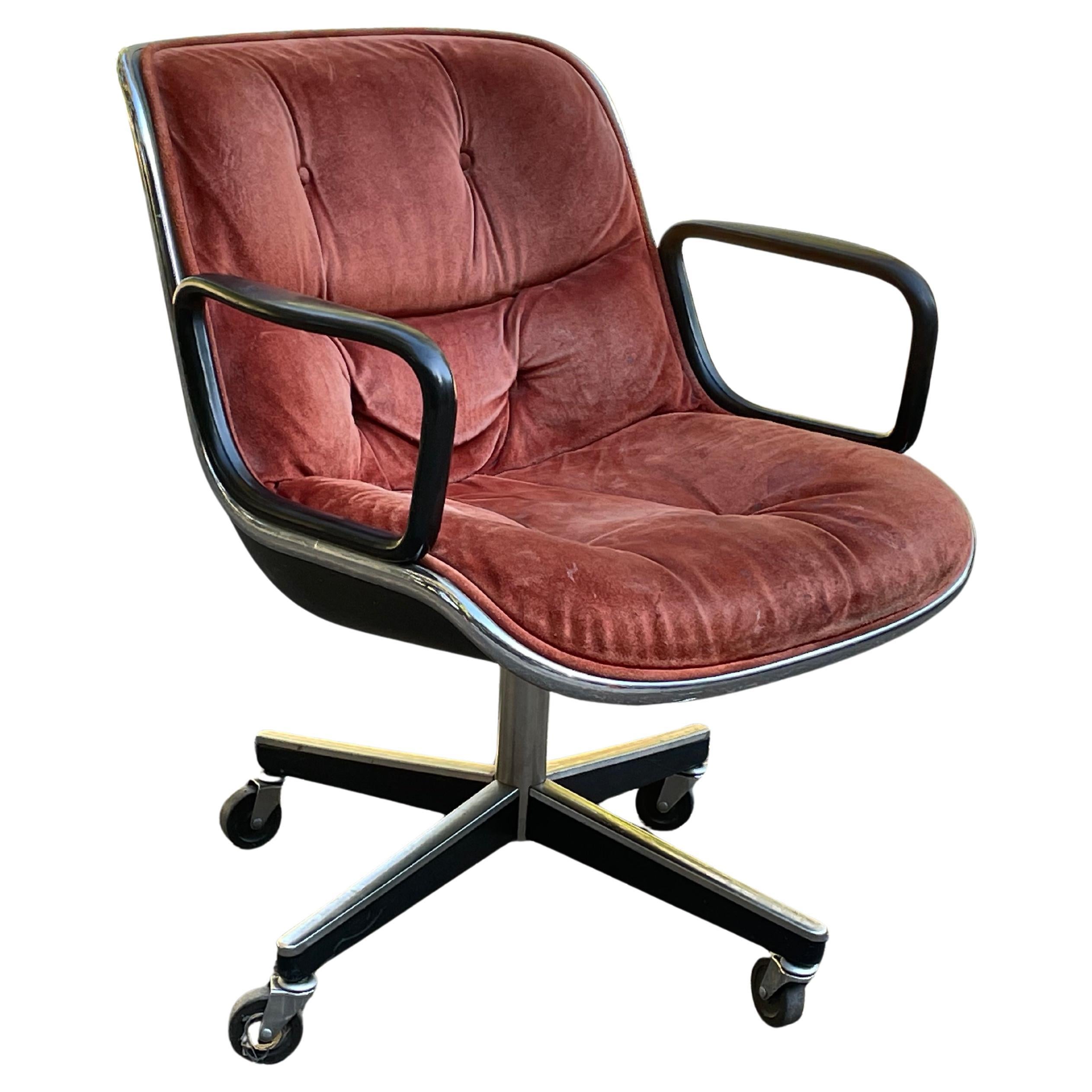 Gorgeous vintage original brown rust Pollock desk chair designed by Charles Pollock for Knoll. Features original suede in very good original condition.

On 4-star chrome pedestal bases. Knoll tag underneath.


Chrome in very good vintage condition.