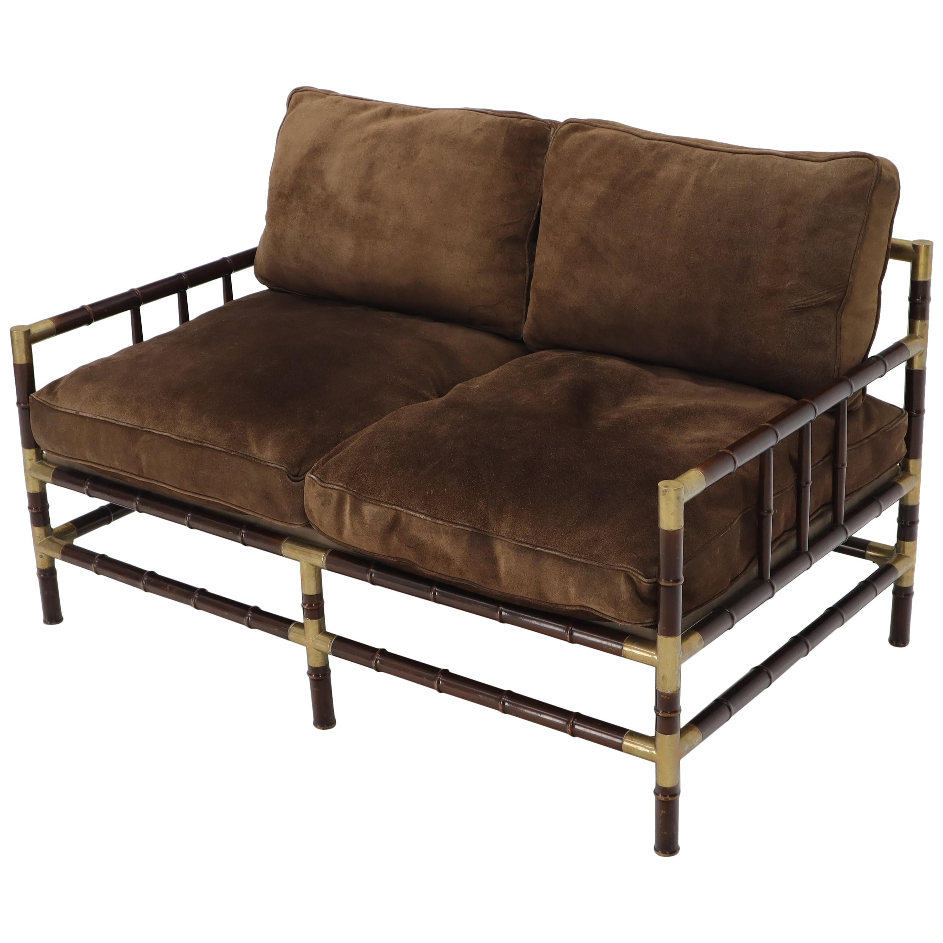 Tappezzeria in pelle scamosciata marrone Finto Bambù Italiano Mid-Century Modern Settee Loveseat