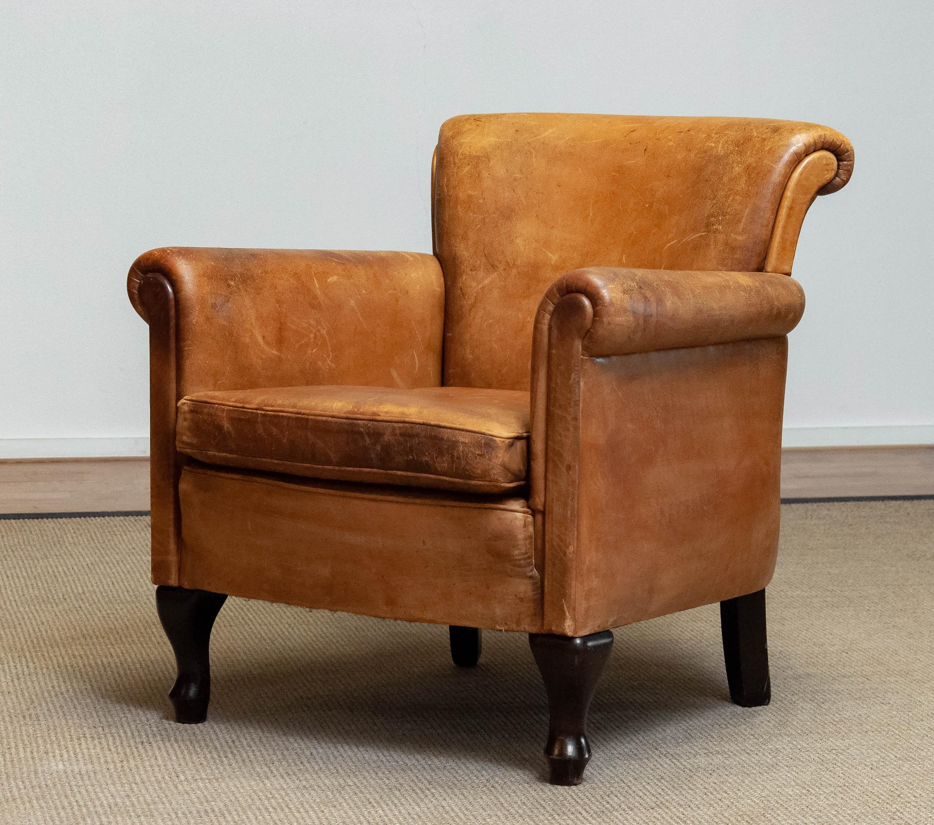 1960er Jahre Braun / Tan Französisch Art Deco 'Sheep' Leder Roll Back Lounge / Club Chair im Angebot 5
