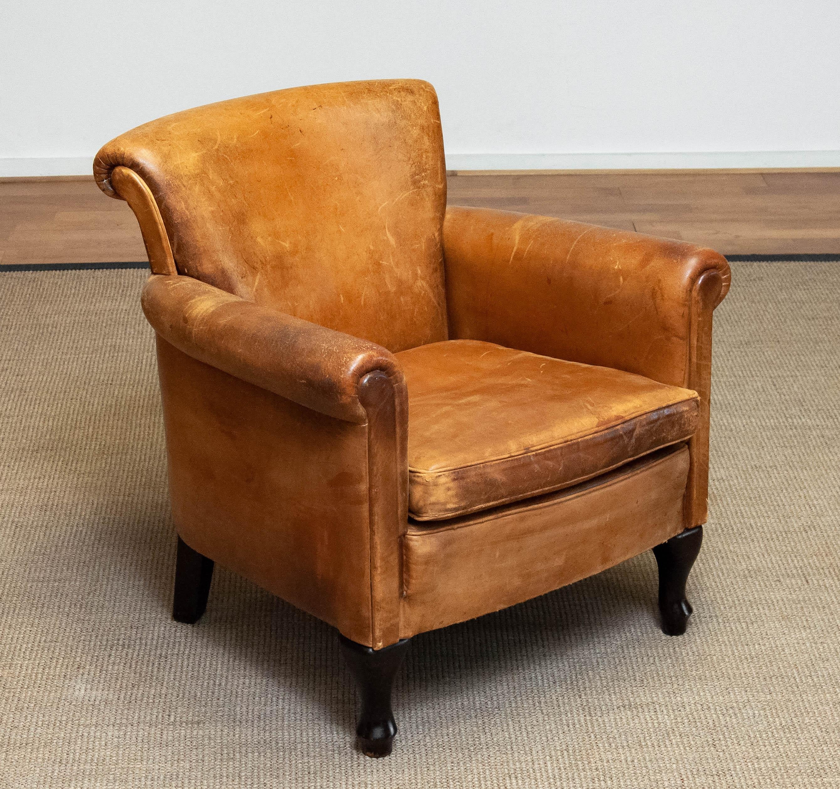 Français 1960s Brown / Tan French Art Deco 'Sheep' Roll Back Leather Lounge / Club Chair en vente
