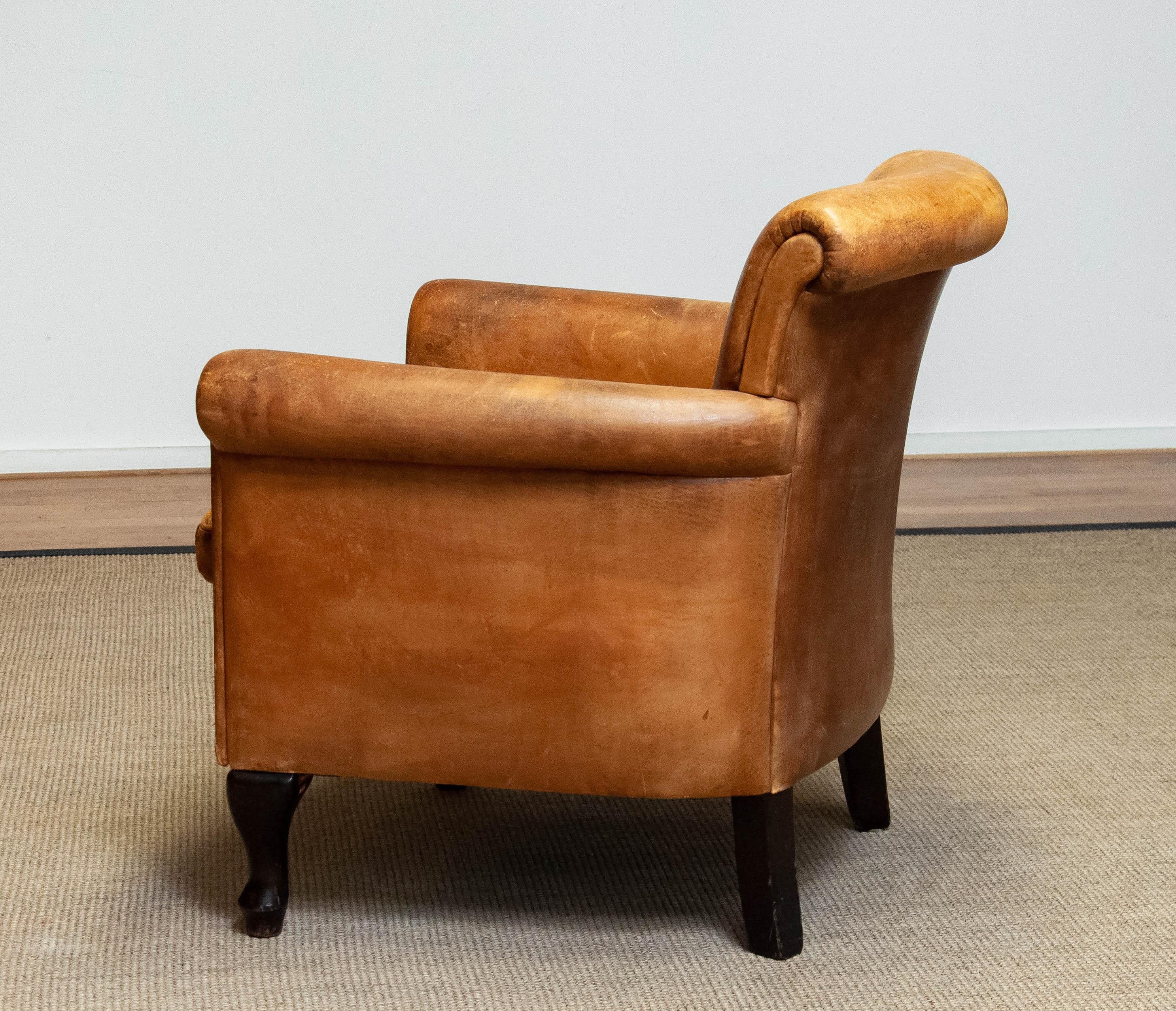 1960er Jahre Braun / Tan Französisch Art Deco 'Sheep' Leder Roll Back Lounge / Club Chair im Angebot 2