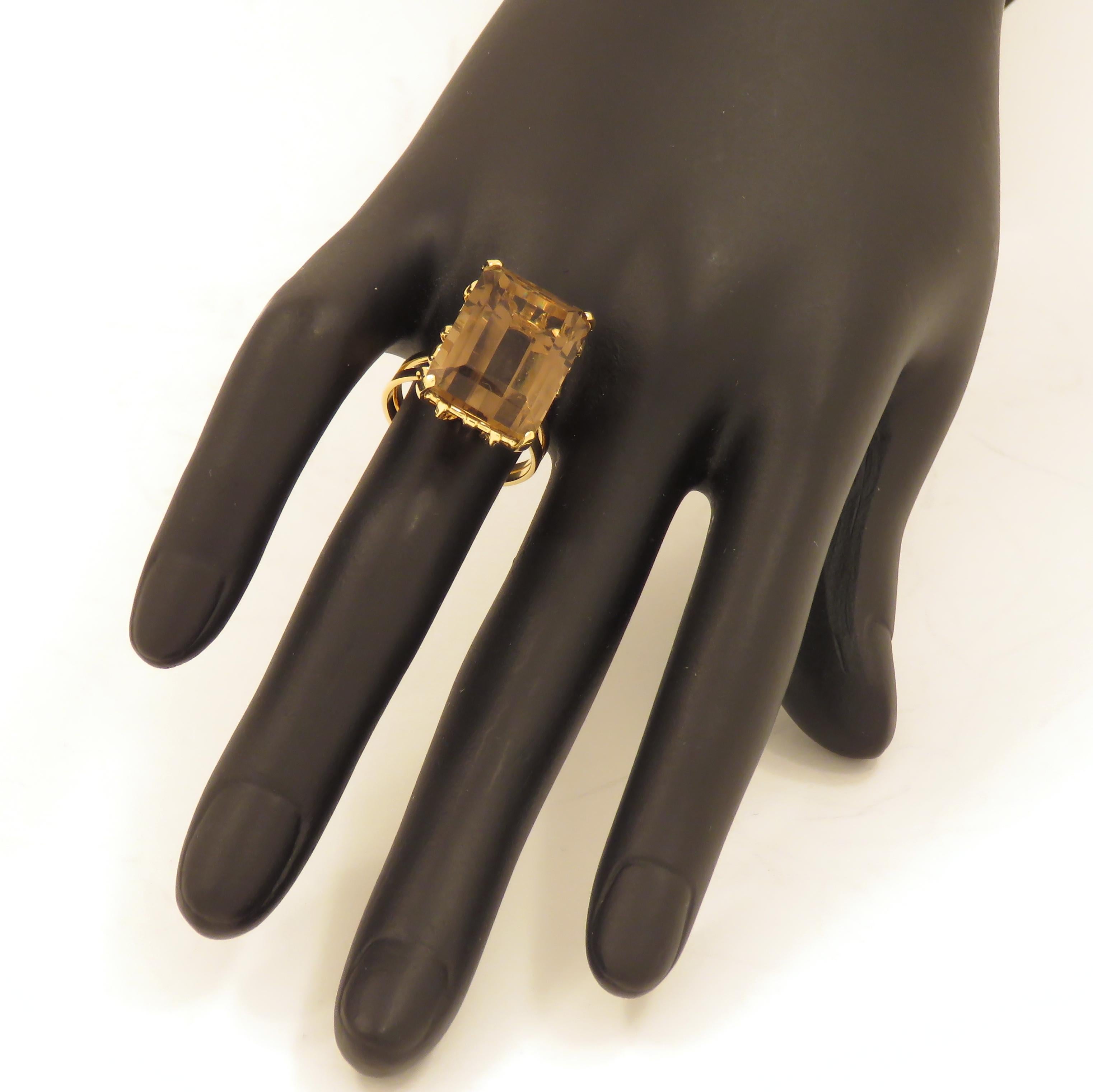 Brown Topaz 18 Karat Yellow Gold Vintage Cocktail Ring Handcrafted in Italy In Excellent Condition In Milano, IT