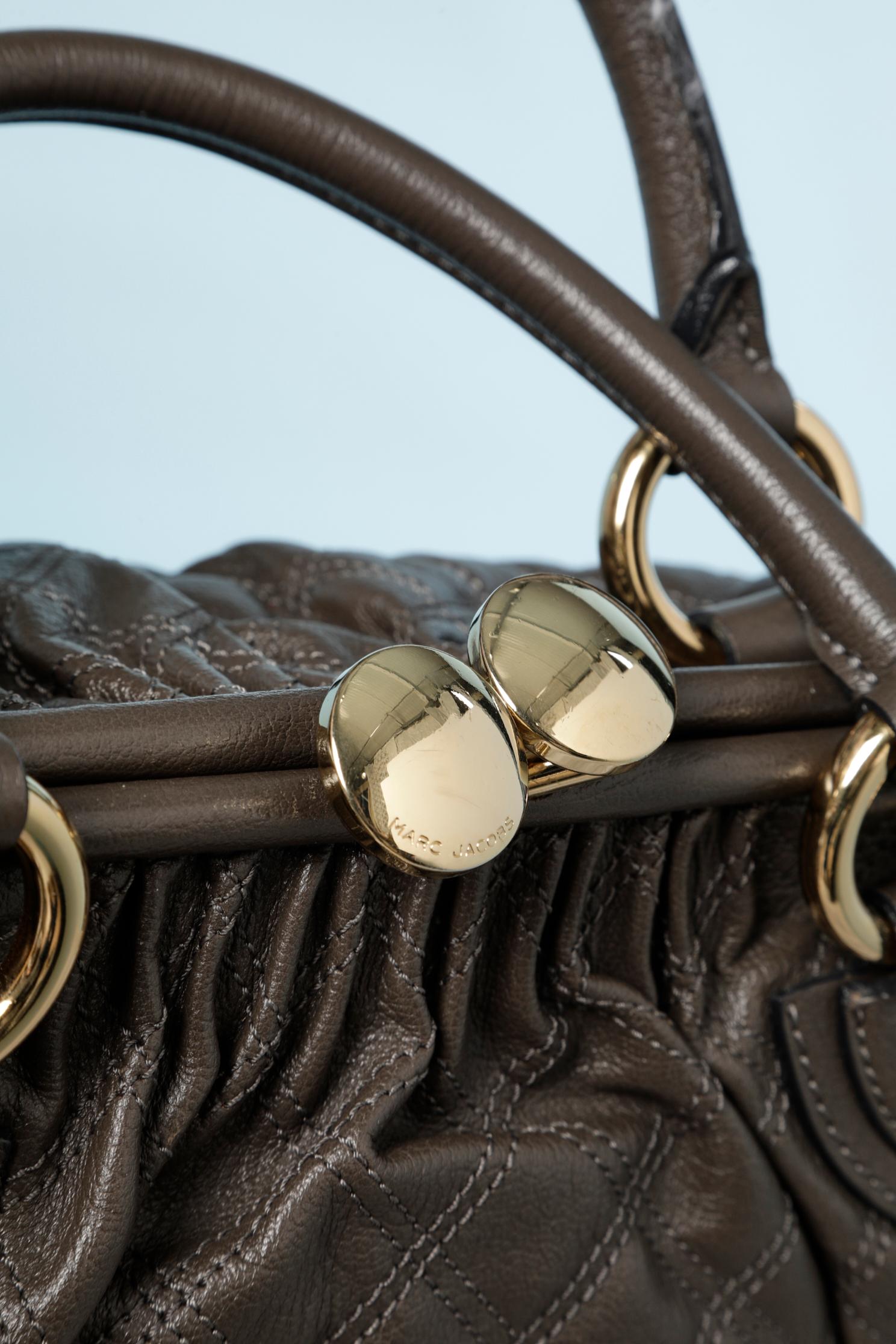 Gris Marc Jacobs - Sac à bandoulière en cuir marron surpiqué avec 2 poignées  en vente
