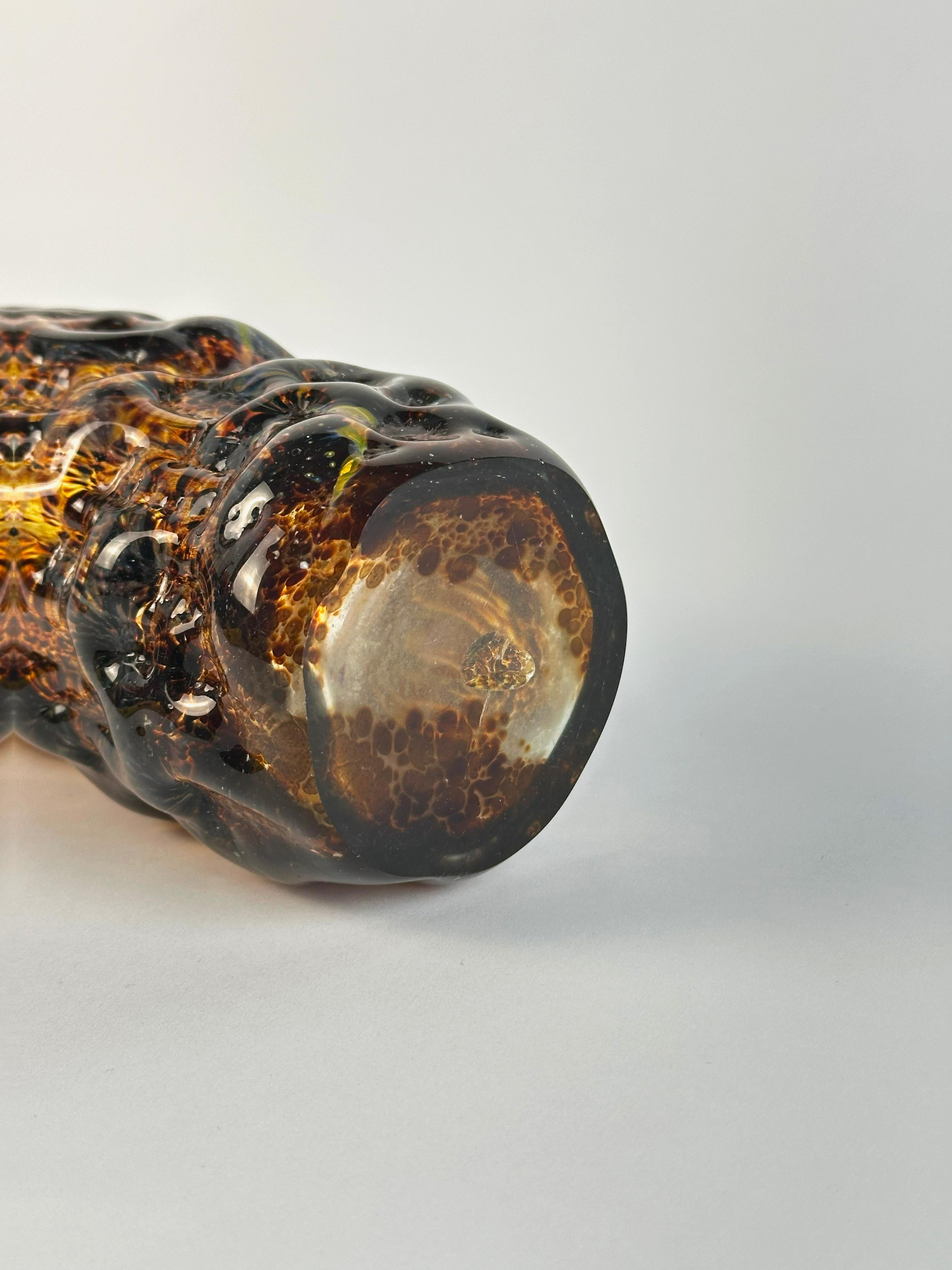 Maltais Vase en verre d'art texturé en écaille de tortue Brown par Mdina C.C. en vente