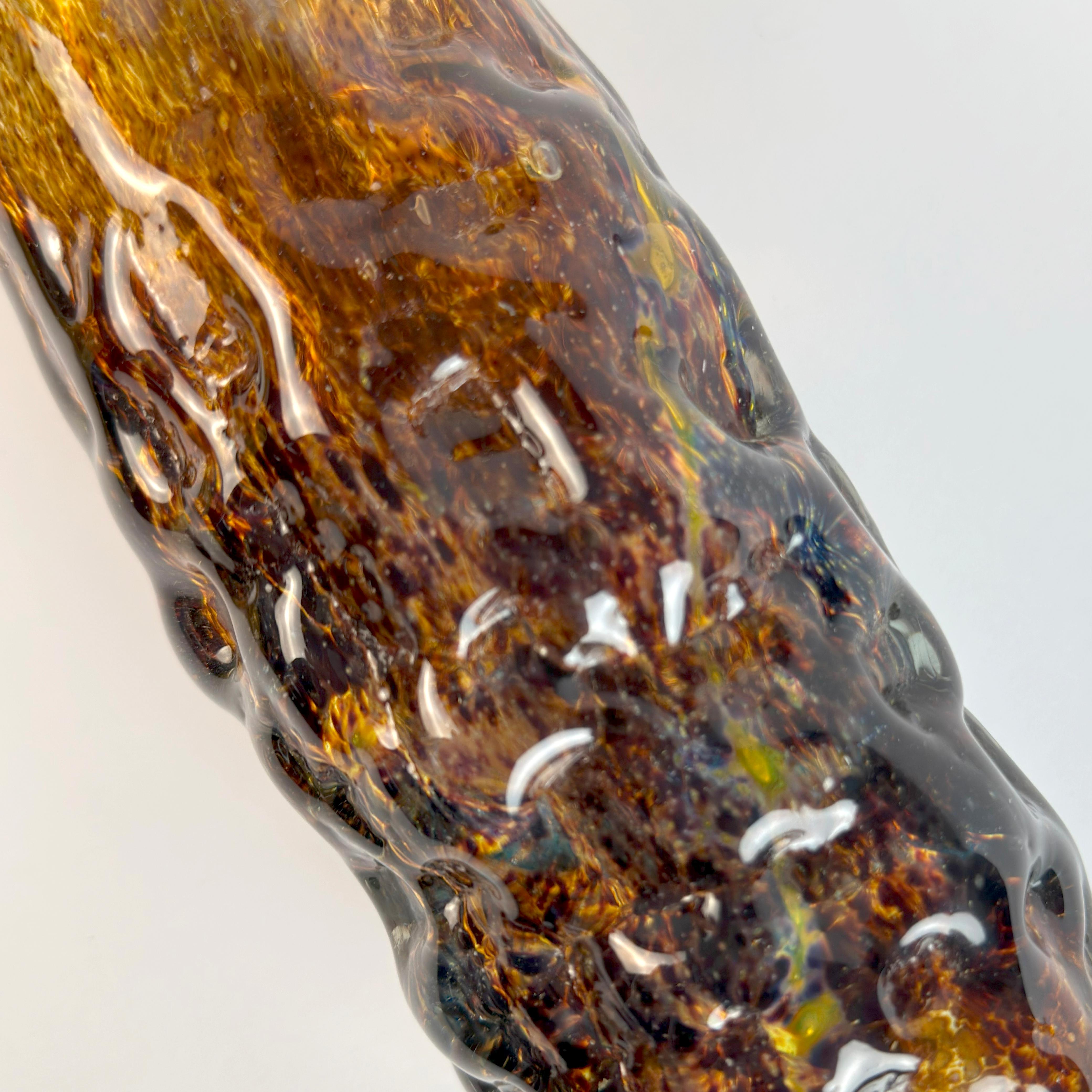 Verre d'art Vase en verre d'art texturé en écaille de tortue Brown par Mdina C.C. en vente