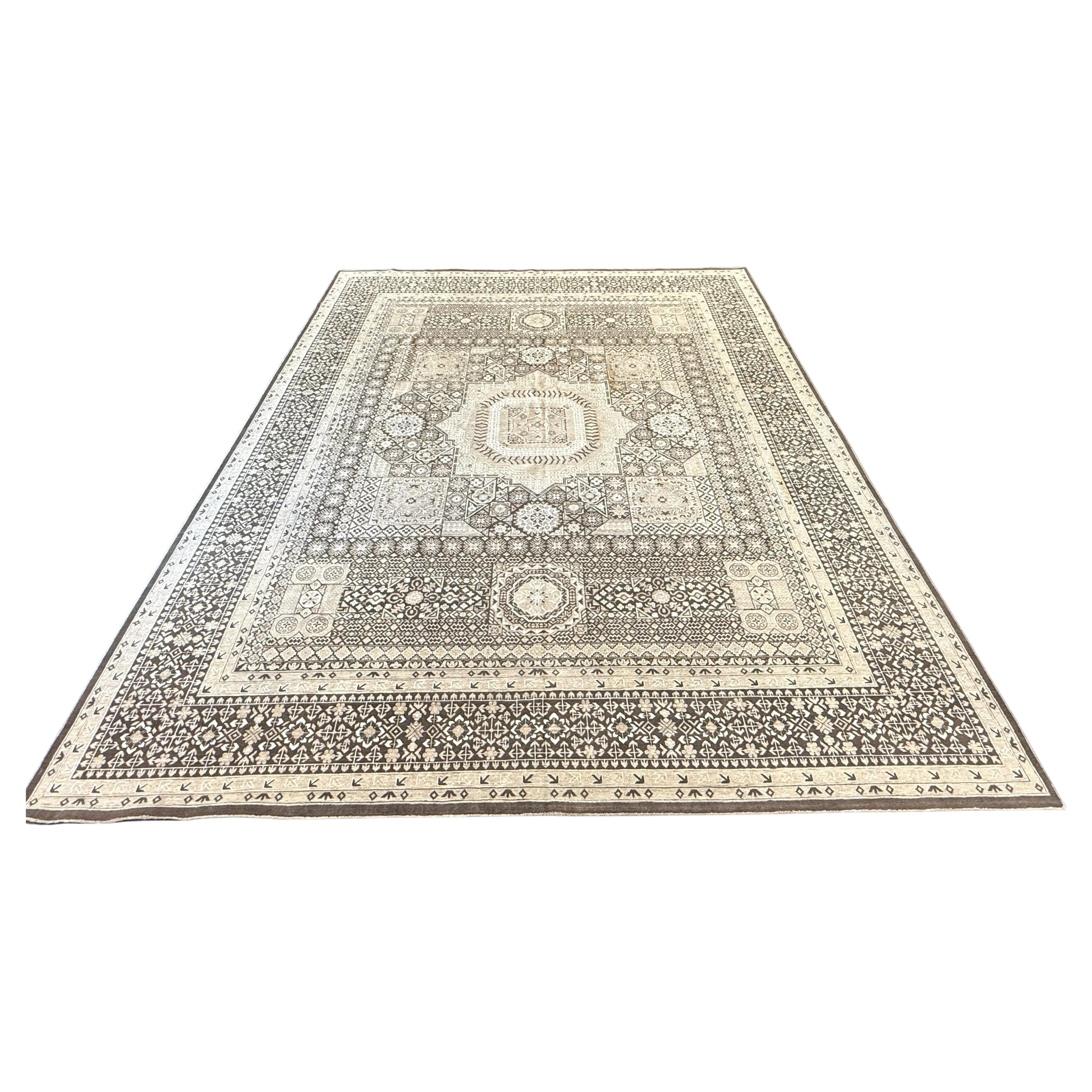 Brown Traditional Design with Center Medallion Pakistani Area Rug