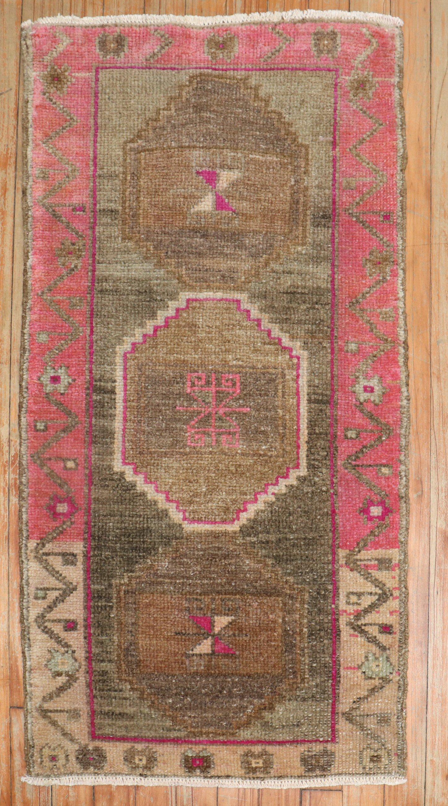 Mid-20th century Tribal Turkish rug in pinks and brown

Measures: 1'9'' x 3'4