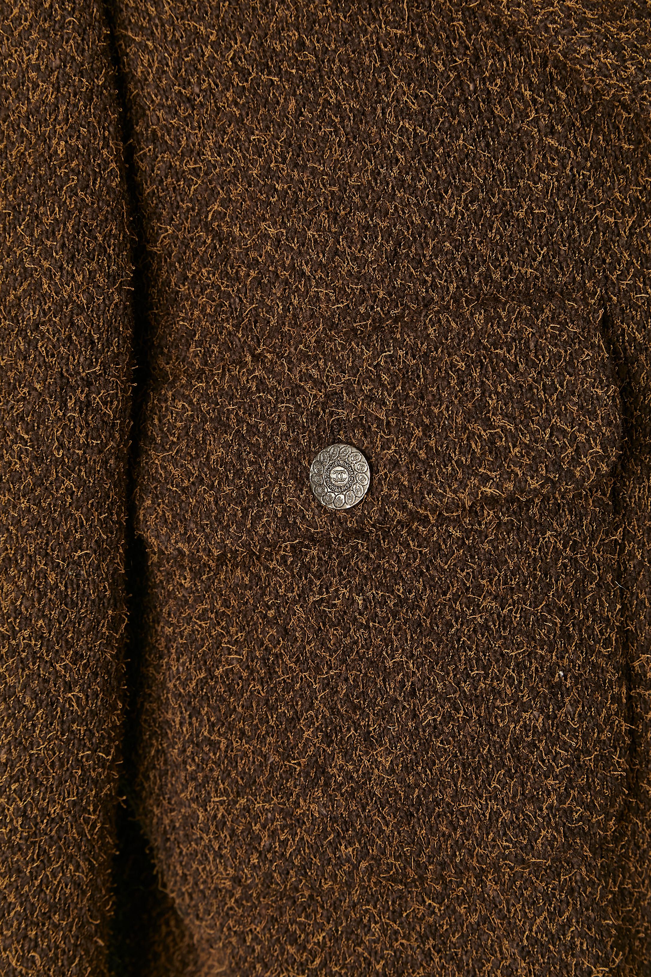 Noir Veste en tweed marron à double boutonnage CHANEL en vente