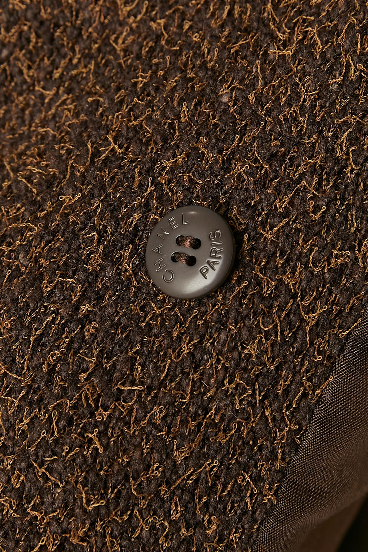 Veste en tweed marron à double boutonnage CHANEL en vente 2