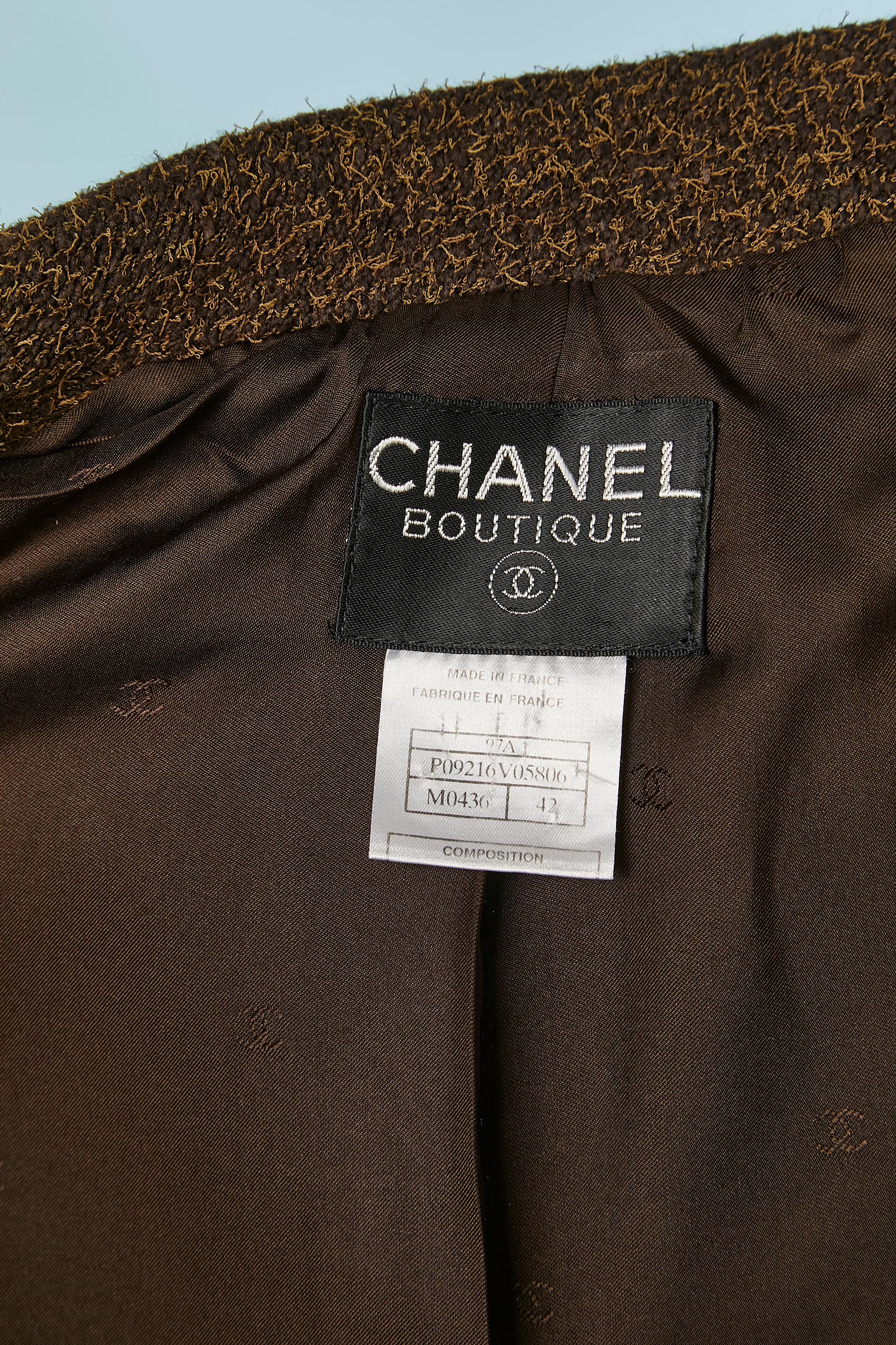 Veste en tweed marron à double boutonnage CHANEL en vente 4