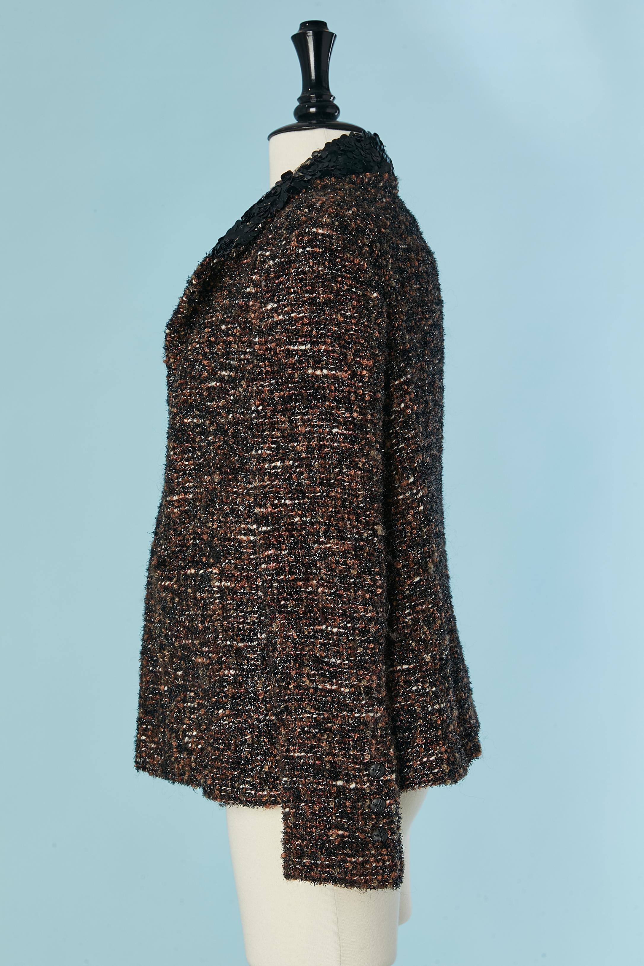 Chaqueta de tweed marrón borde a borde con cuello de lentejuelas CHANEL en venta 2