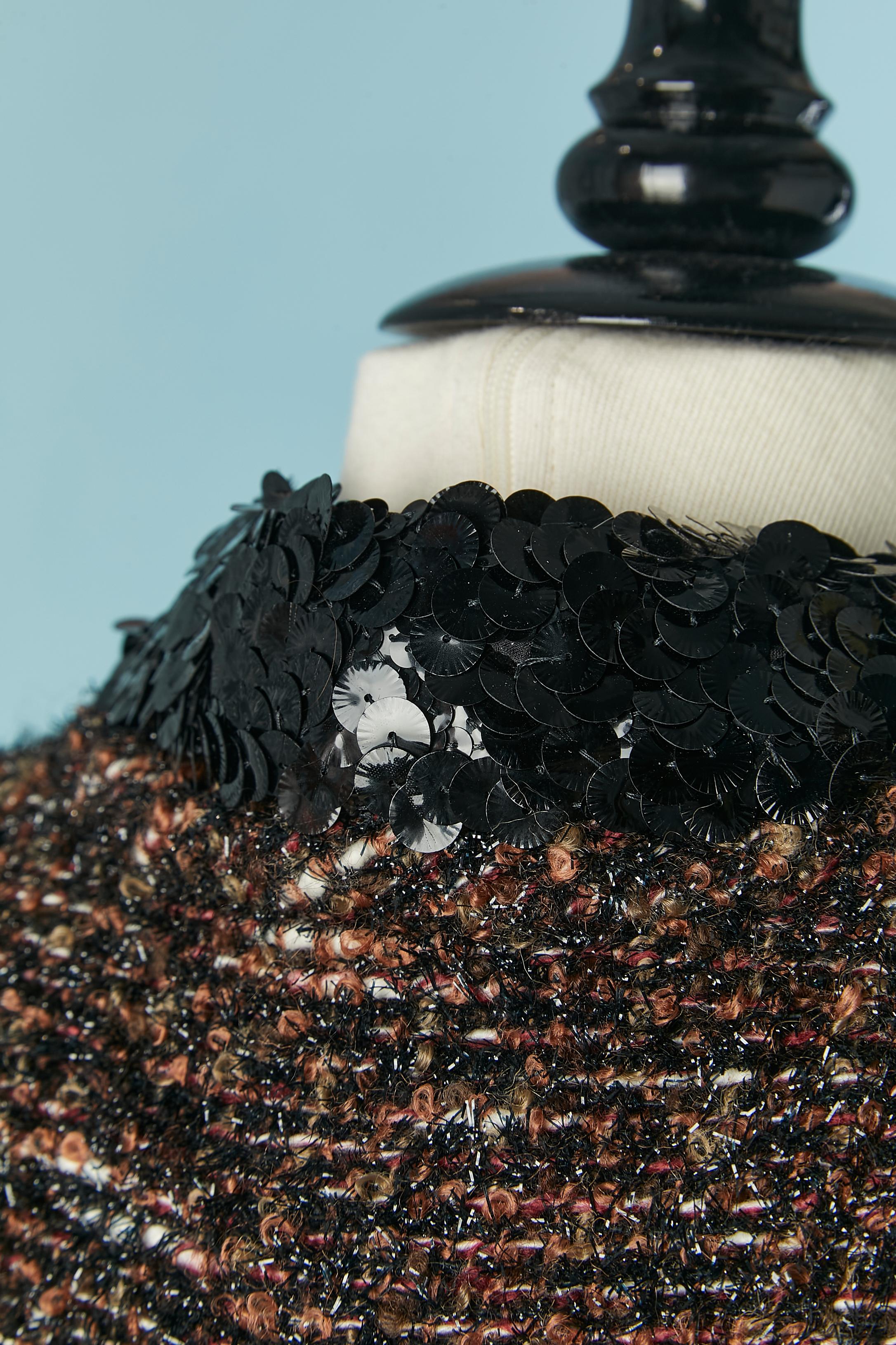 Chaqueta de tweed marrón borde a borde con cuello de lentejuelas CHANEL en venta 4