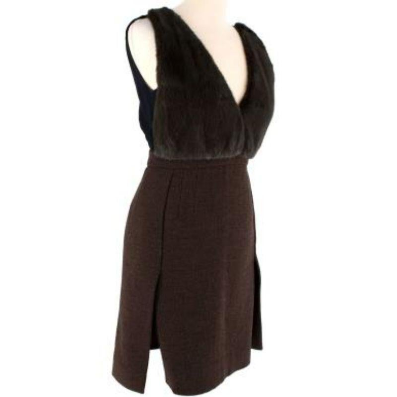 Prada brown tweed & mink plunge front dress
 
 
 
 -V-neckline 
 
 -Dark green mink lined top 
 
 -Fully lined 
 
 -Fitted, dart Waist 
 
 -Prada A/W09 
 
 -Concealed zip fastening along the back 
 
 -Cut out on the sides 
 
 
 
 Material: 
 
 
 
