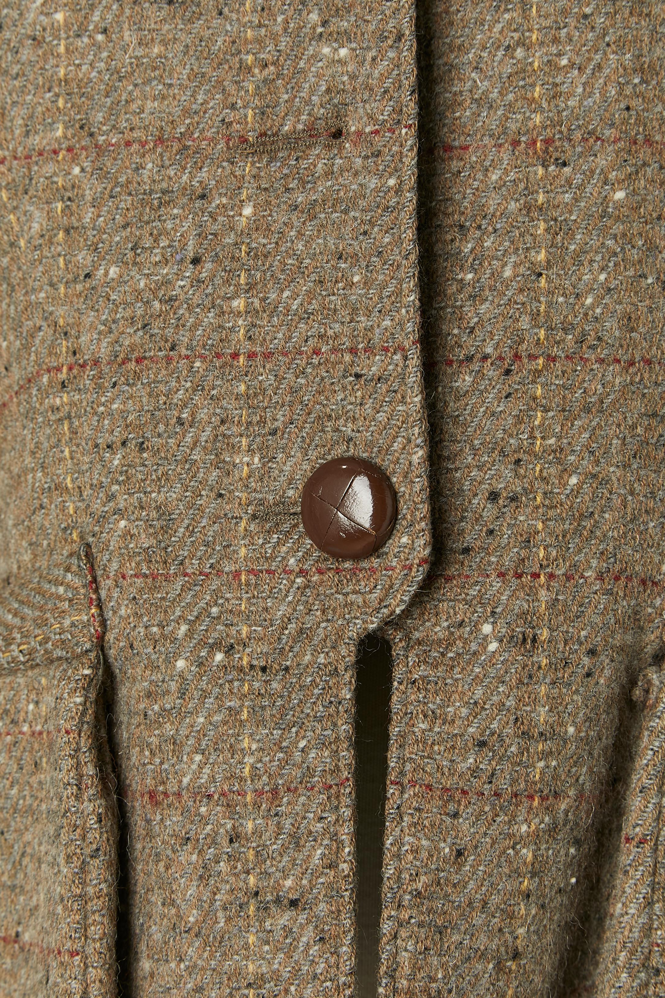 Brown tweed single breasted jacket. 
Shoulder pad. The fabric composition tag has been cut but the lining is probably acetate or rayon. Top-stitched edge on top of the sleeves.
Pocket on both side and one breast pocket. 
The buttons has been changed