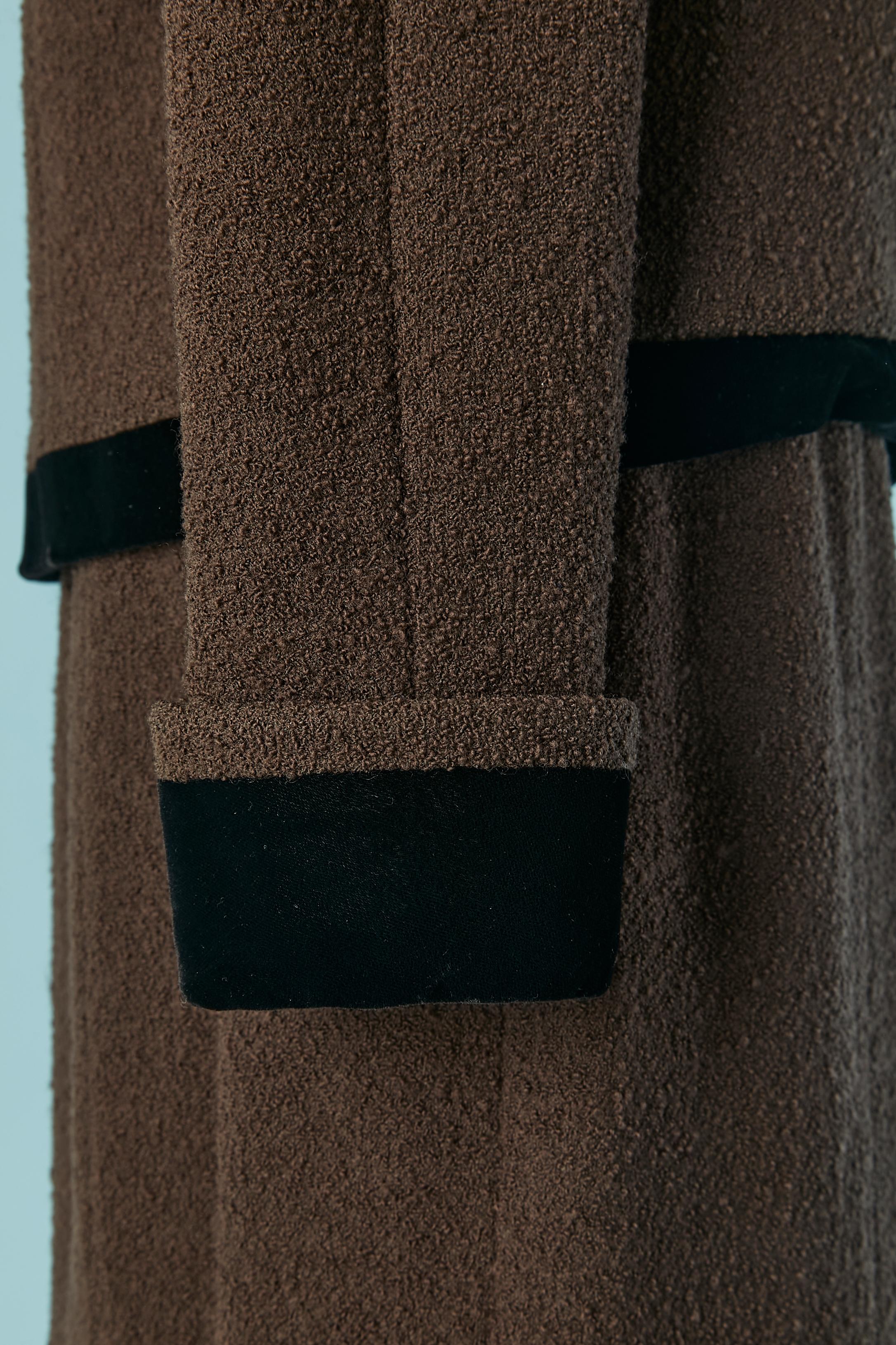 Brown tweed skirt suit with black velvet edge CHANEL BOUTIQUE In Excellent Condition For Sale In Saint-Ouen-Sur-Seine, FR