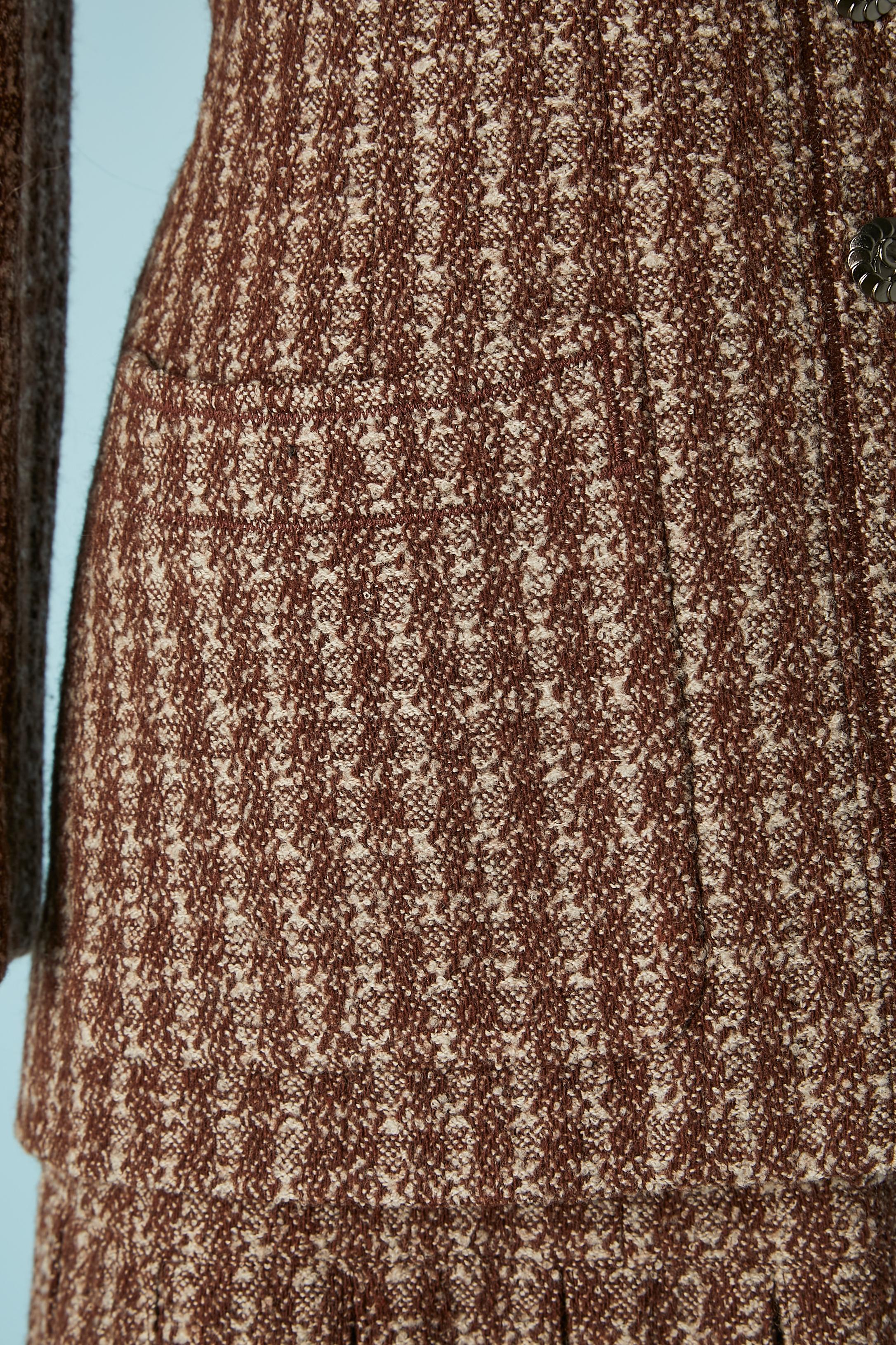 Combinaison jupe en tweed marron avec jupe plissée Chanel Boutique  Excellent état - En vente à Saint-Ouen-Sur-Seine, FR