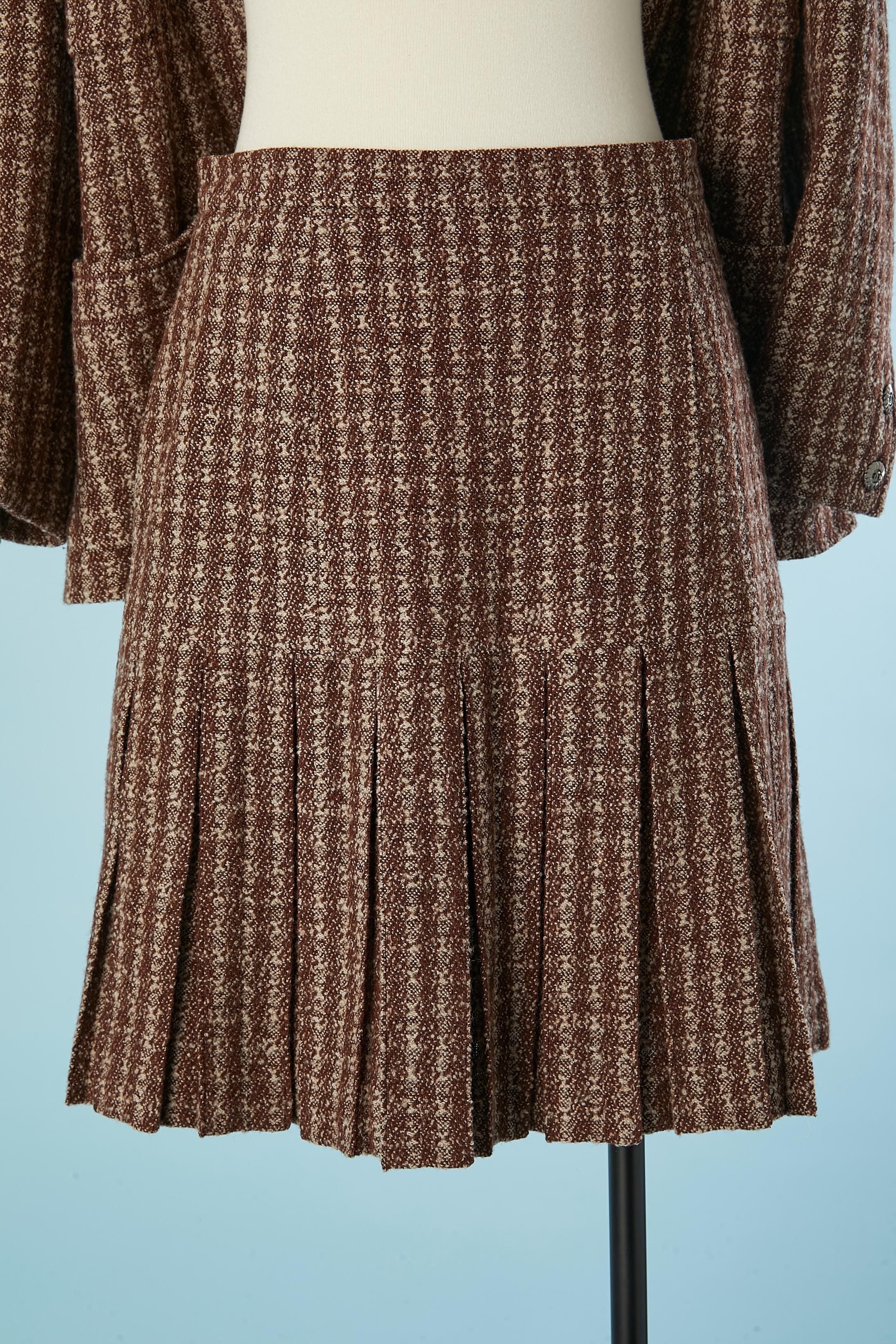 Combinaison jupe en tweed marron avec jupe plissée Chanel Boutique  en vente 4