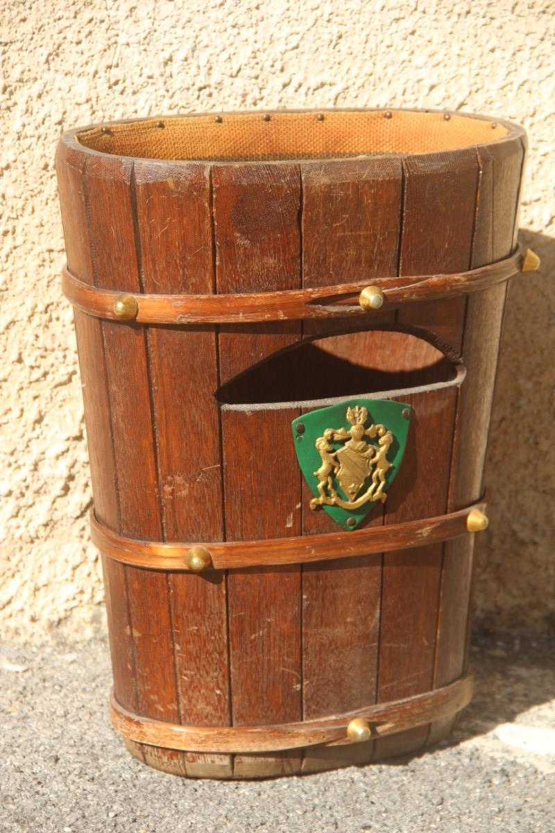 Brown Umbrella Stand Solid Chestnut Wood with Studs Coat Arms Brass Midcentury In Good Condition For Sale In Palermo, Sicily