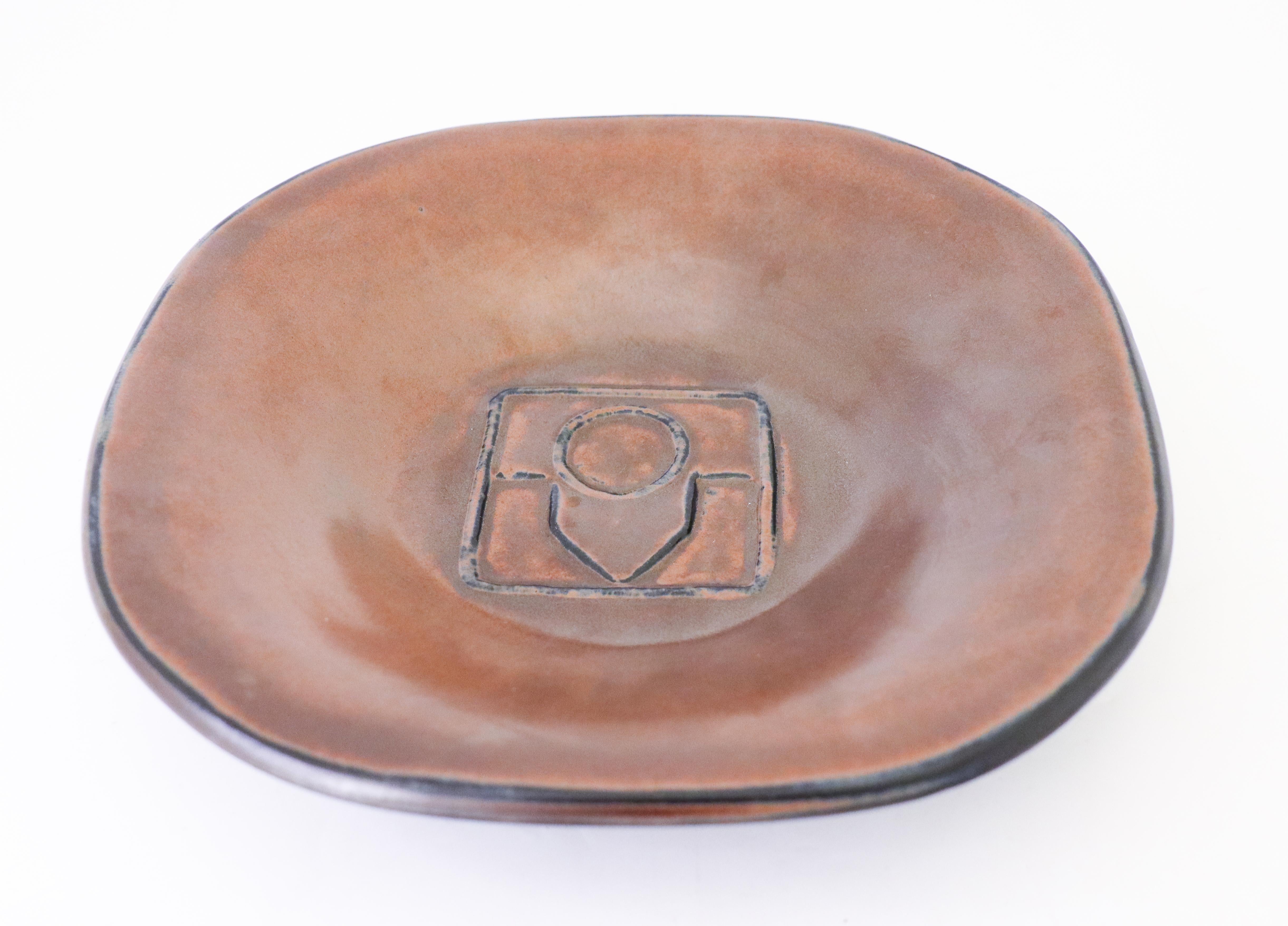 A unique squared brown bowl designed by Gunnar Nylund at Rörstrand, the bowl is 26 x 26 cm (10.4