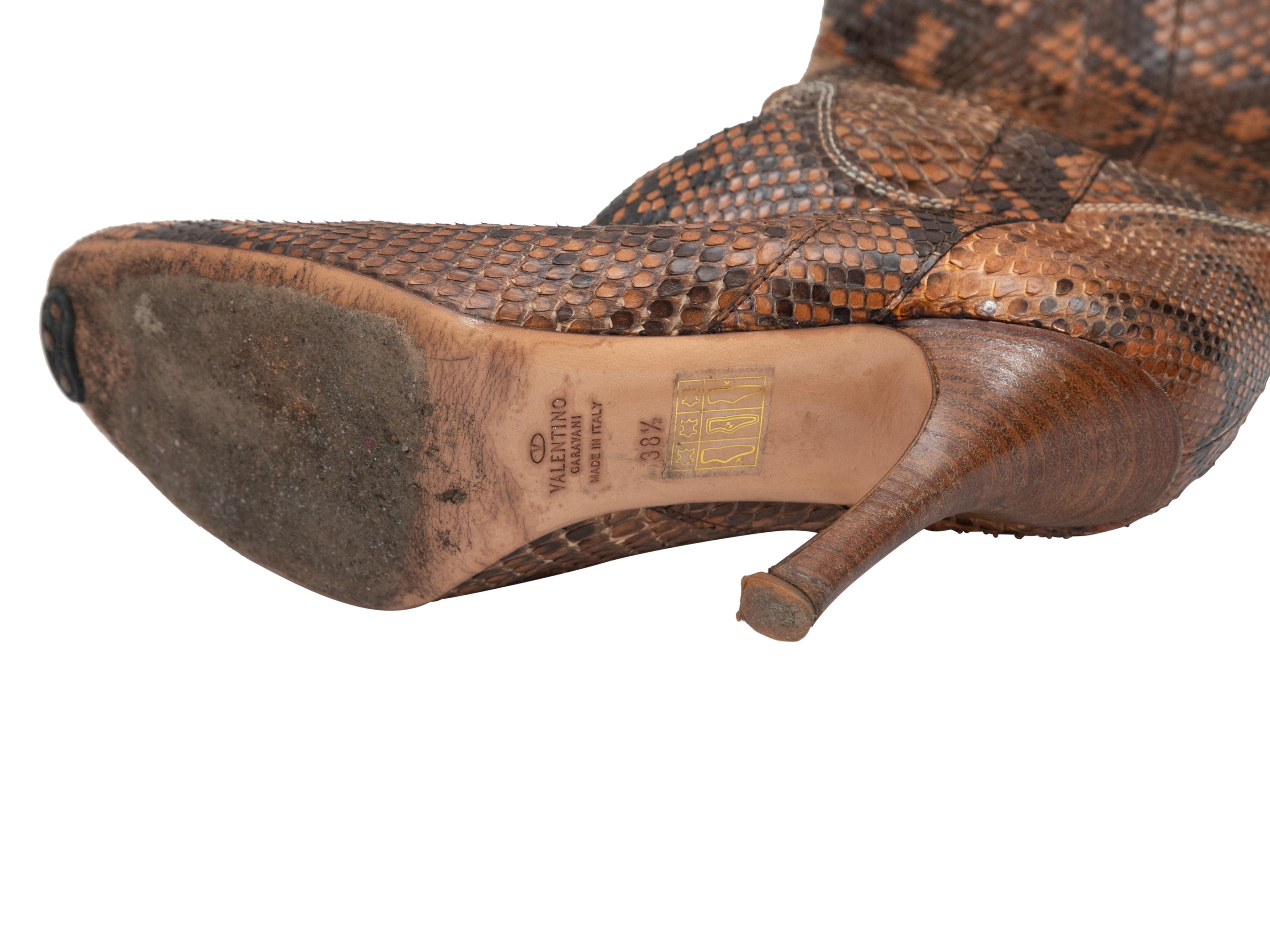 Bottes en peau de serpent à hauteur du genou Valentino, marron, taille 39 en vente 1