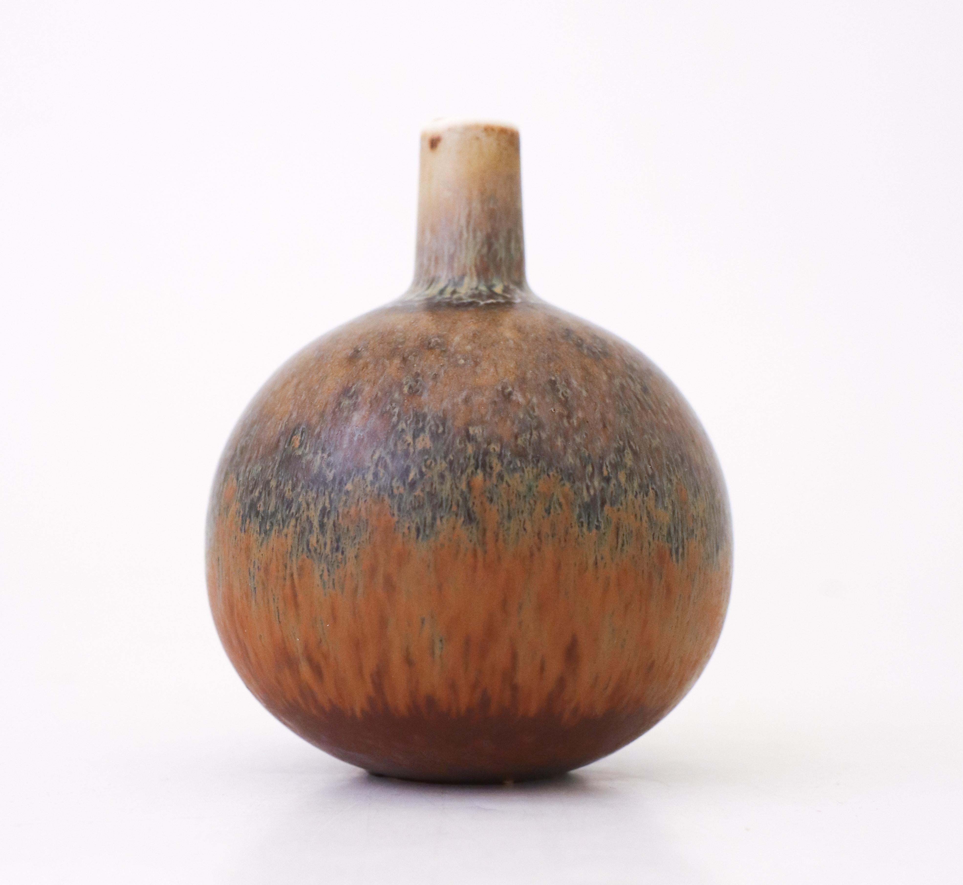 A ceramic vase with a lovely brown glaze designed by Carl-Harry Stålhane at Rörstrand. The vase is 12.5 cm (5