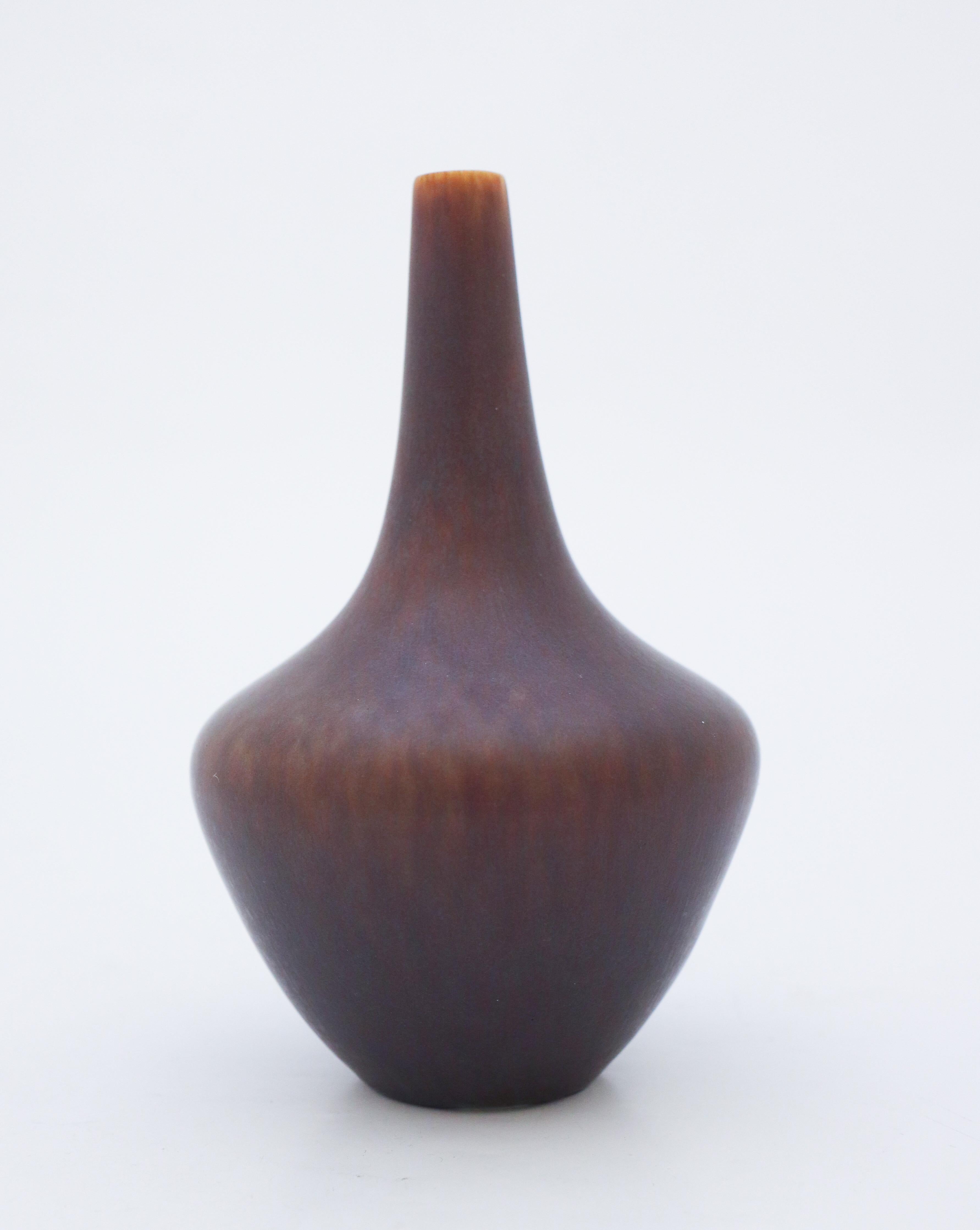 A vase designed by Gunnar Nylund at Rörstrand, it´s 17 cm (6,8) high. It´s in mint condition and marked as 1:st quality. 

Gunnar Nylund was born in Paris 1904 with parents who worked as sculptors and designer so he really soon started hos own